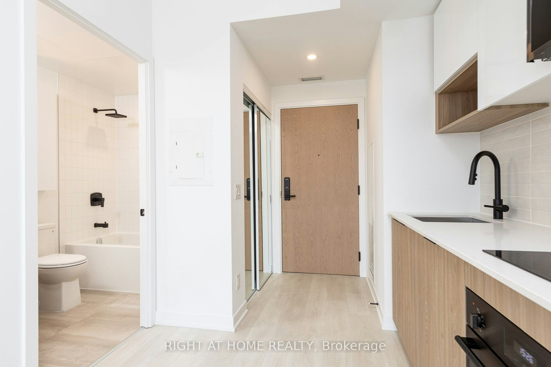 2211-5 Defries Street, Toronto, ON, M5A 0W7 - 2