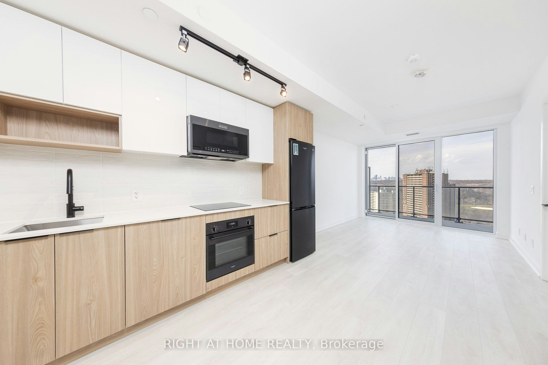 2211-5 Defries Street, Toronto, ON, M5A 0W7 - 5