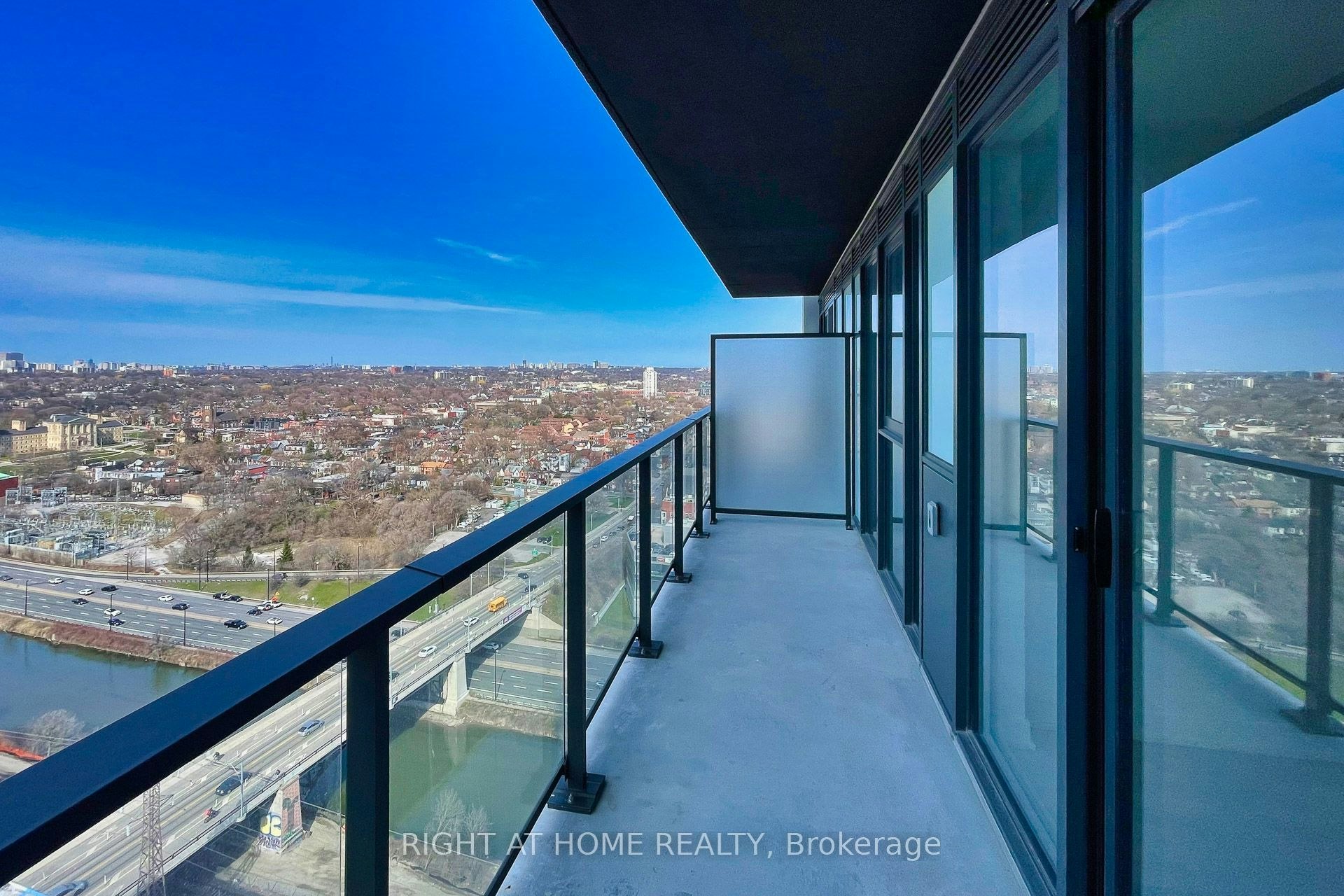 2211-5 Defries Street, Toronto, ON, M5A 0W7 - 13