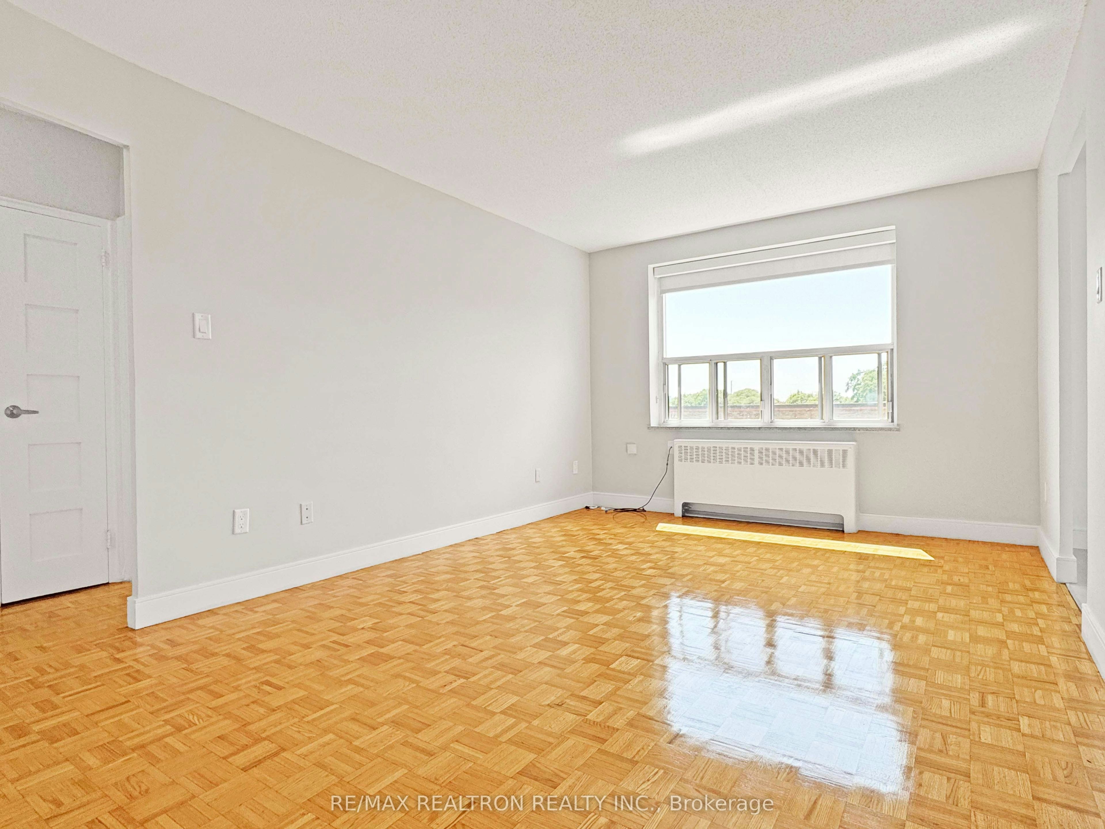 305-1291 Bayview Avenue, Toronto, ON, M4G 2Z9 - 3