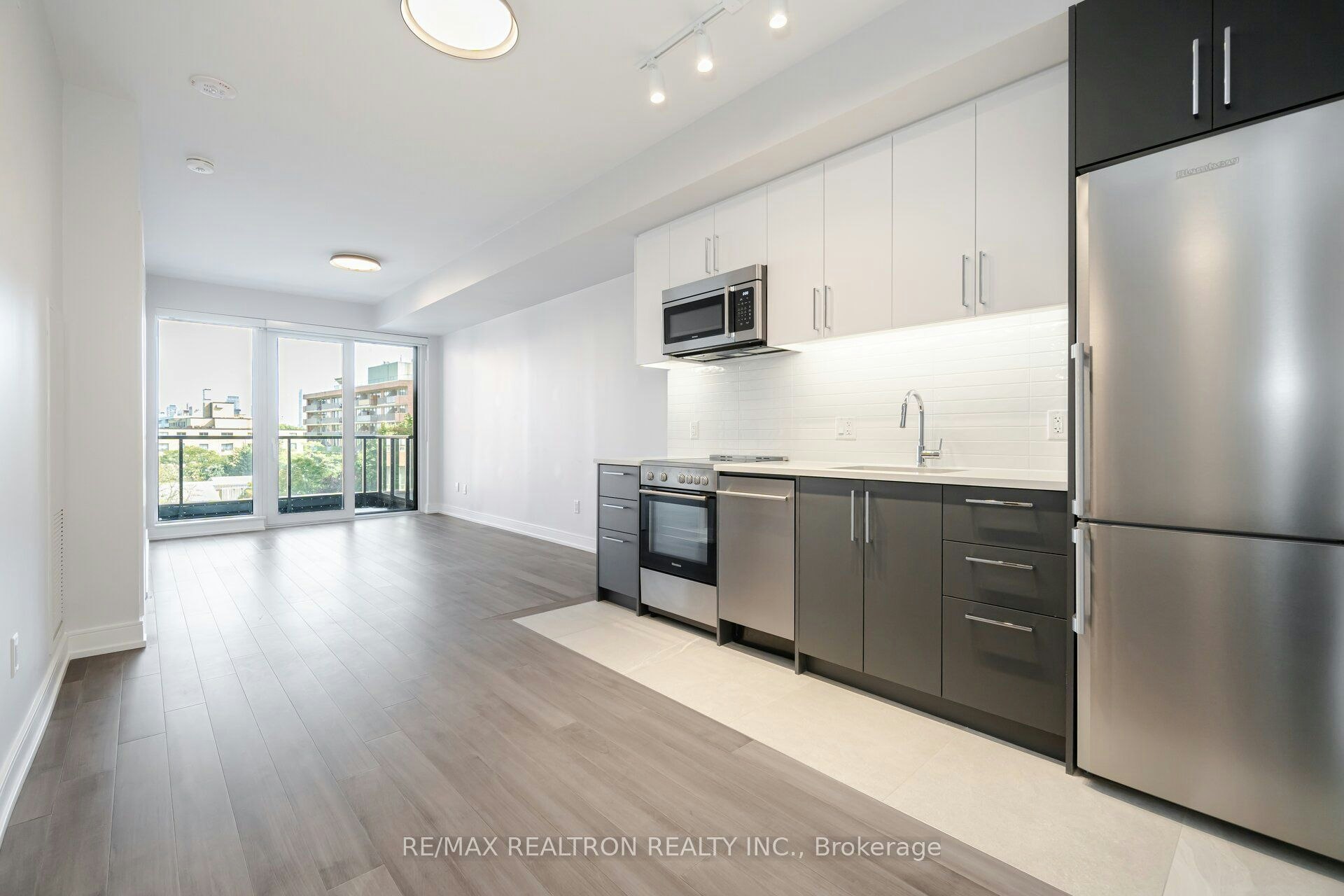 402-2525 Bathurst Street, Toronto, ON, M6B 2Y9 - 2