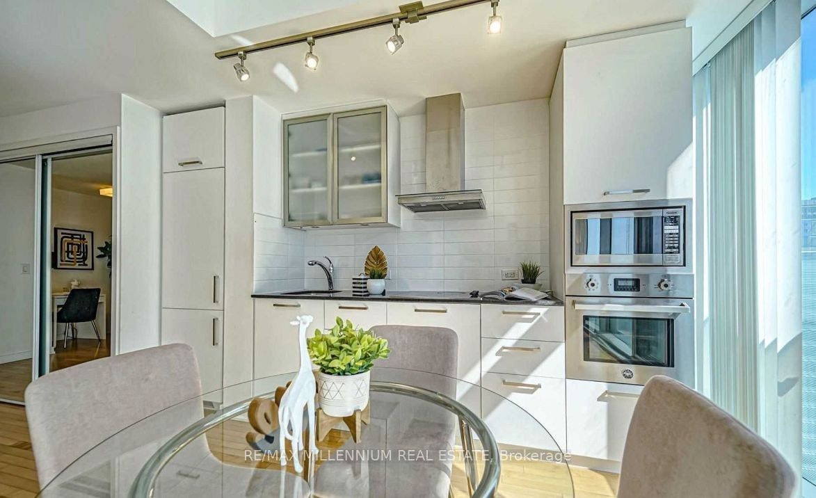 3612-14 York Street, Toronto, ON, M5J 2Z2 - 8