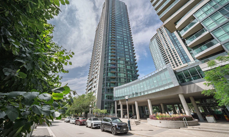 1206-215 Fort York Boulevard