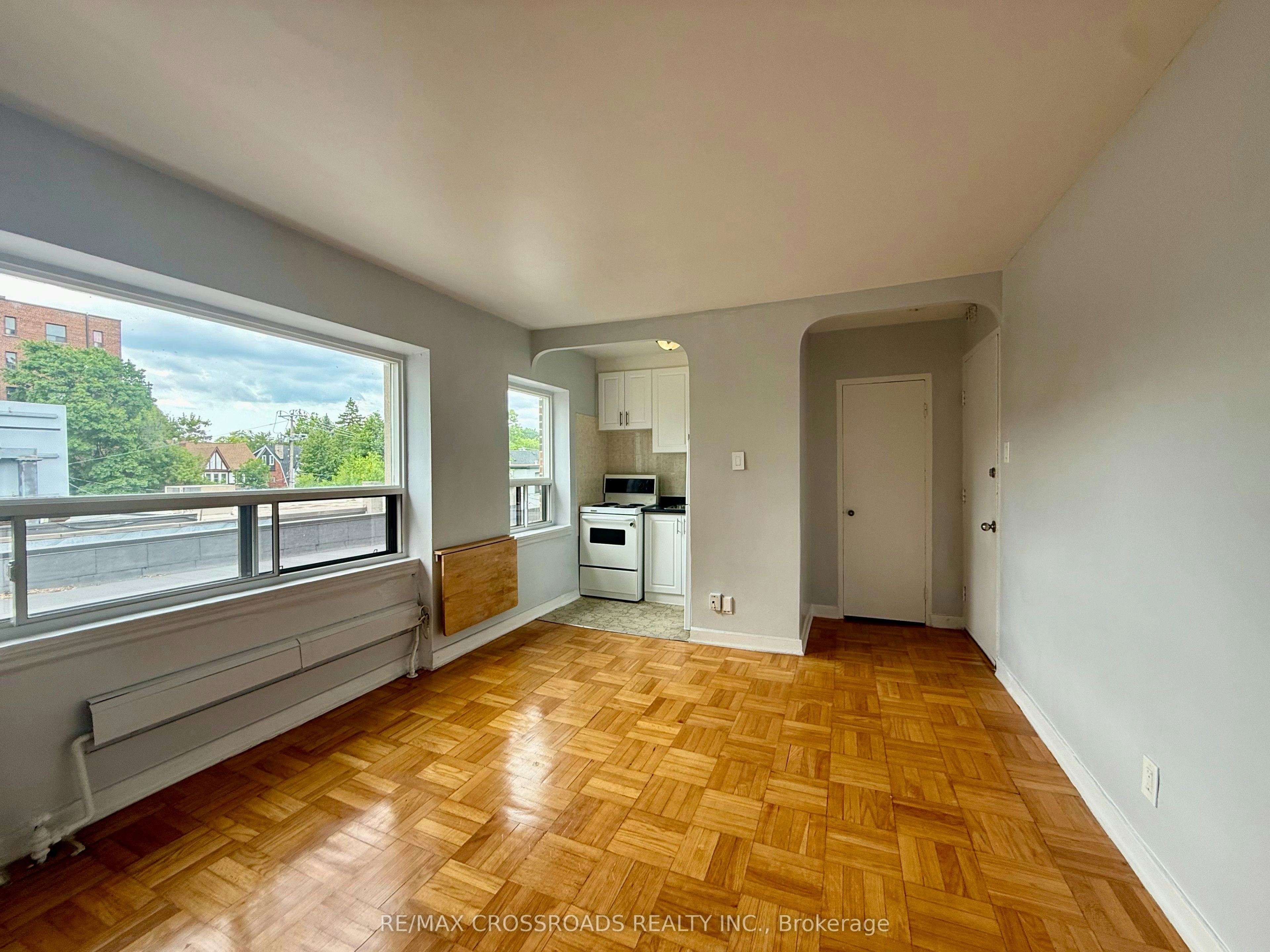 213-2770 Yonge Street, Toronto, ON, M4N 2J3