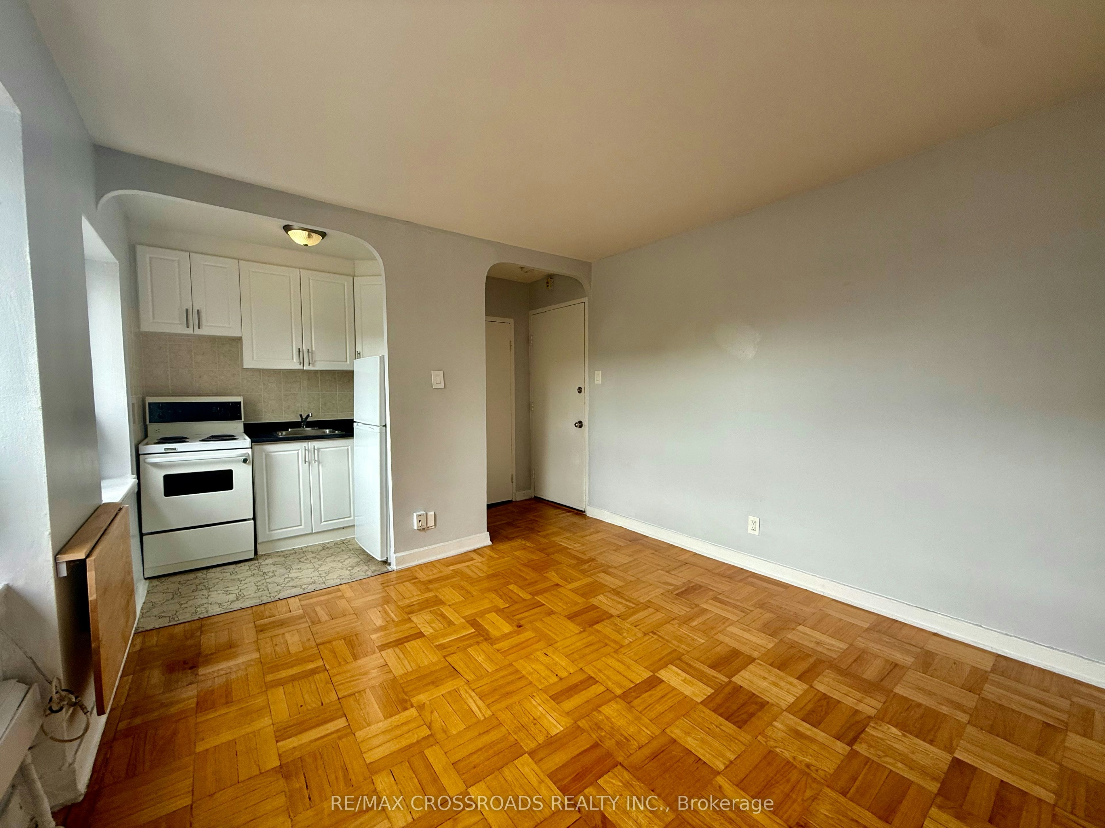 213-2770 Yonge Street, Toronto, ON, M4N 2J3 - 2