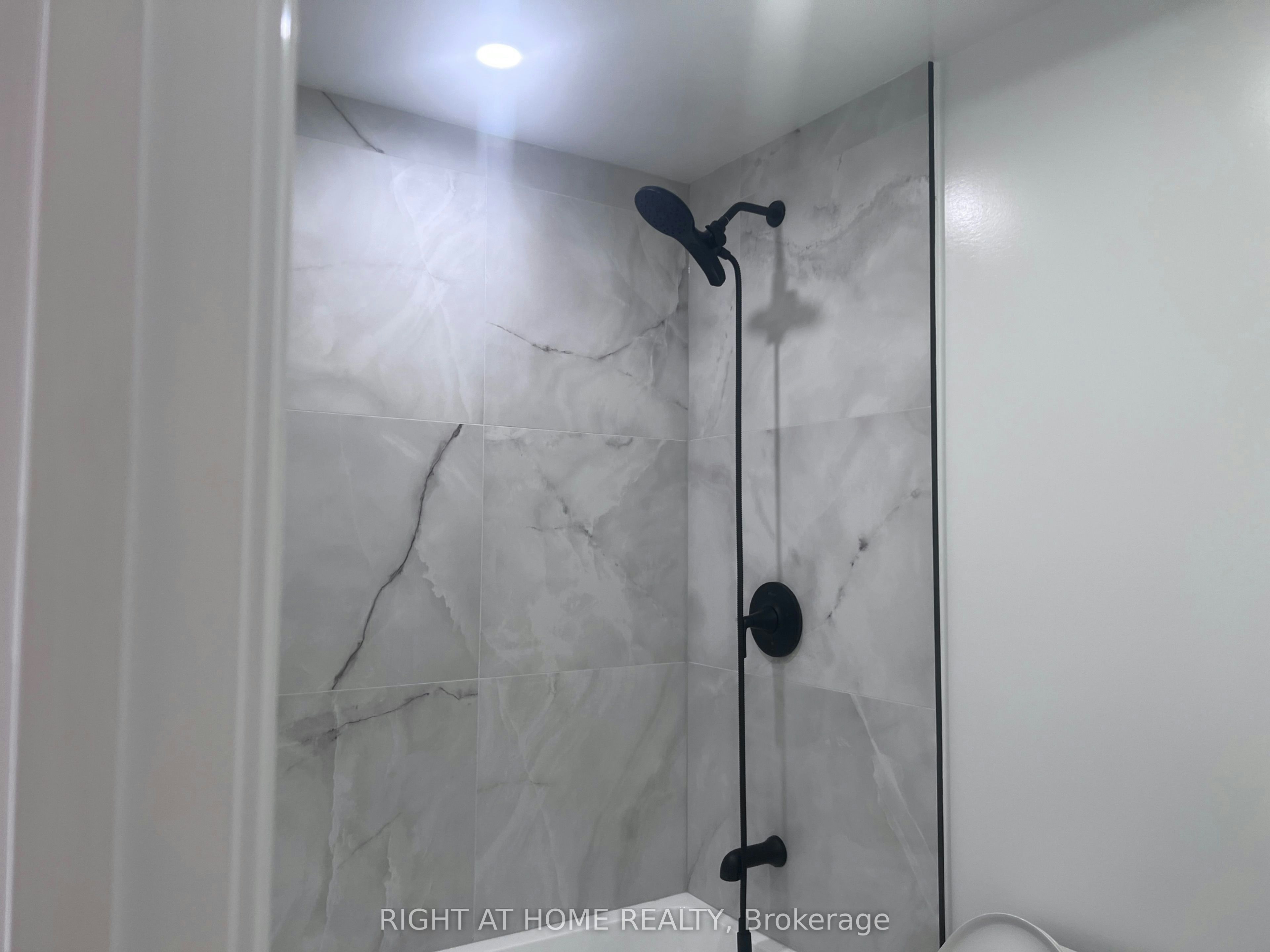 41 Dromore Garden Suite Crescent, Toronto, ON, M2R 2H4 - 5