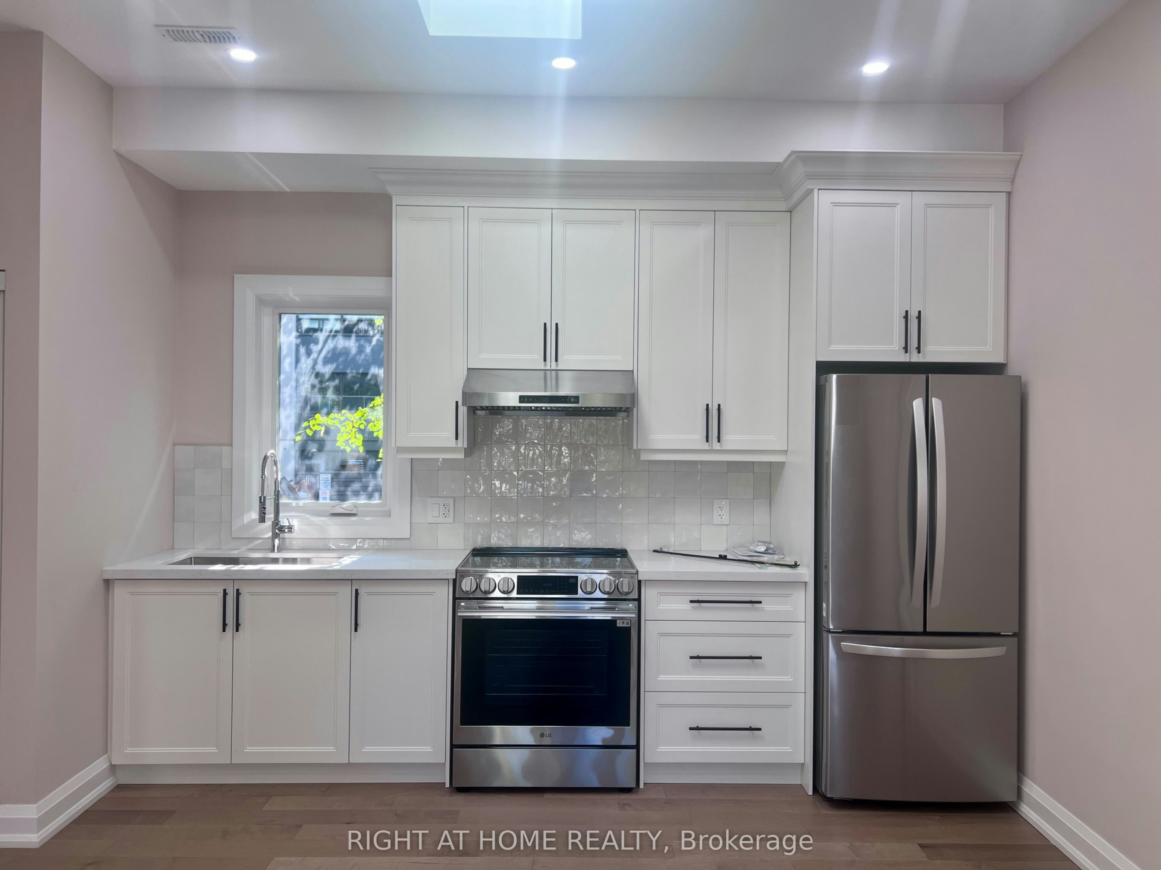 41 Dromore Garden Suite Crescent, Toronto, ON, M2R 2H4