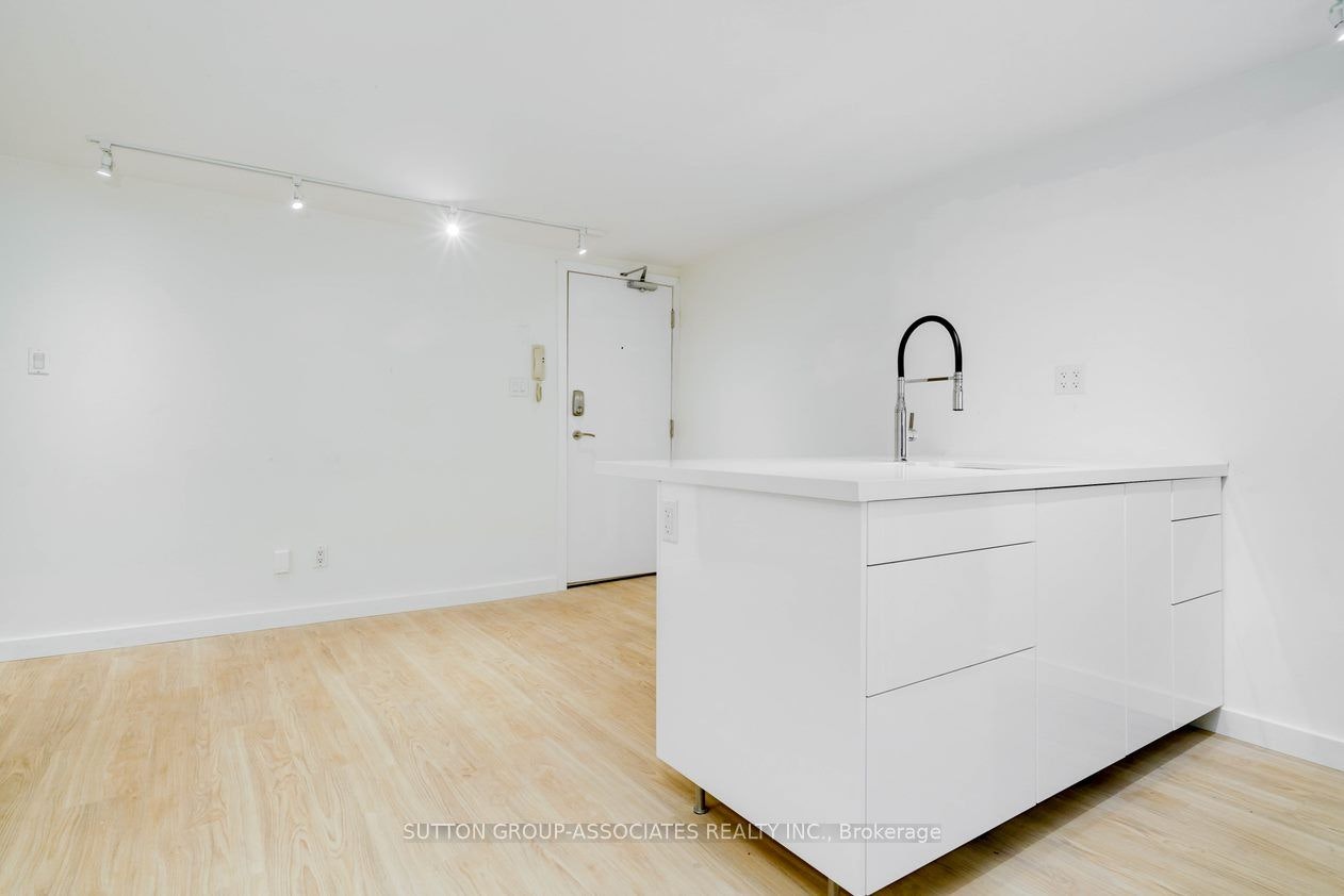 Lower-477 Brunswick Avenue, Toronto, ON, M5R 2Z6 - 5