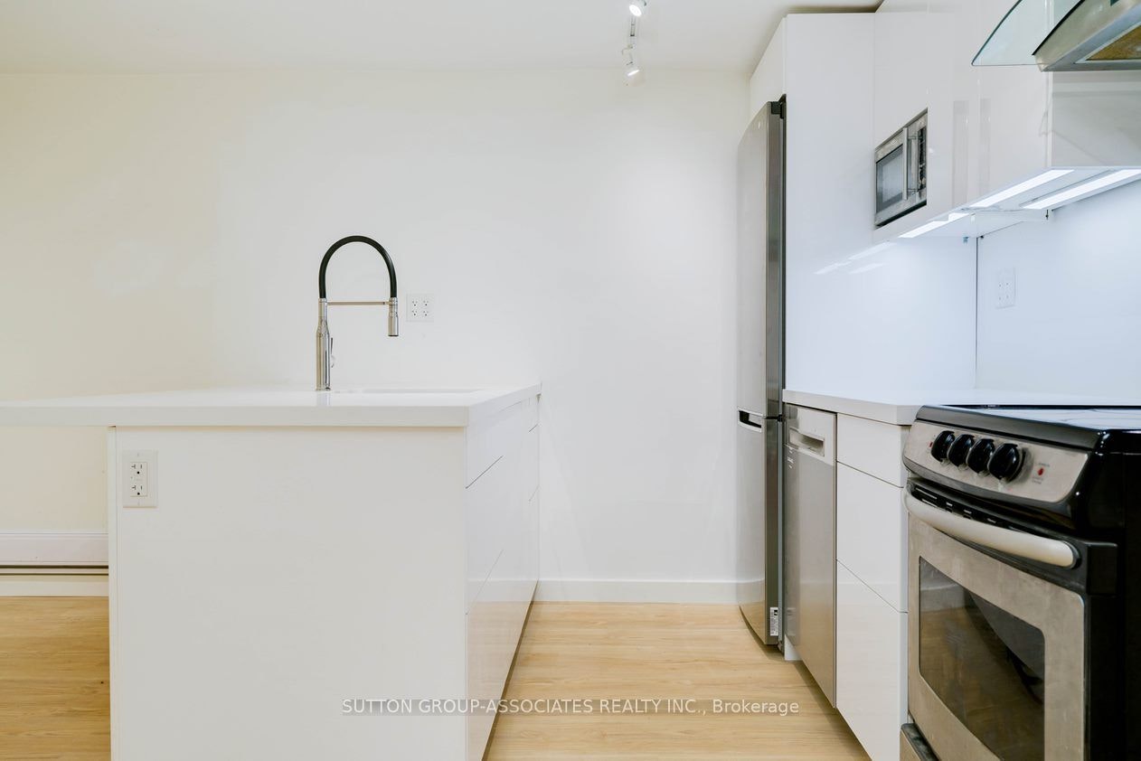 Lower-477 Brunswick Avenue, Toronto, ON, M5R 2Z6 - 2