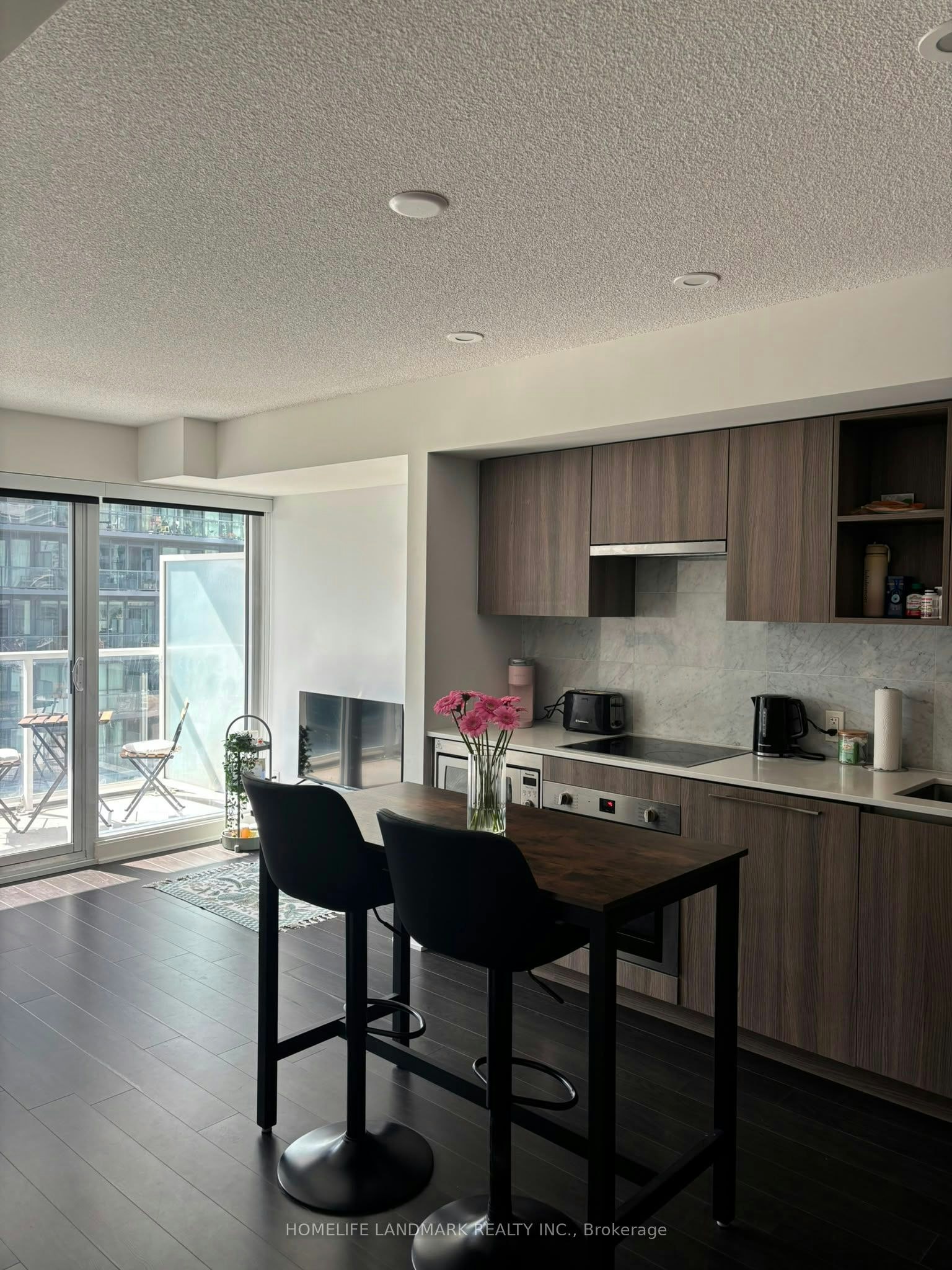 1616-19 Bathurst Street, Toronto, ON, M5V 0N2 - 4