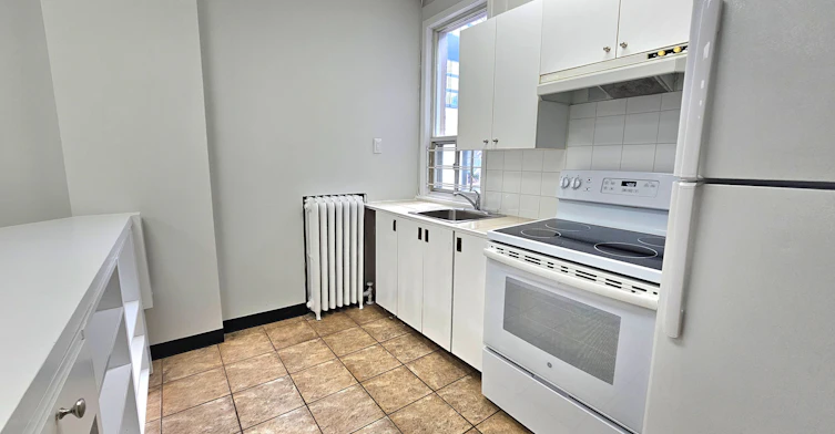 2-516 Yonge Street, Toronto, ON, M4Y 1X9 - 5