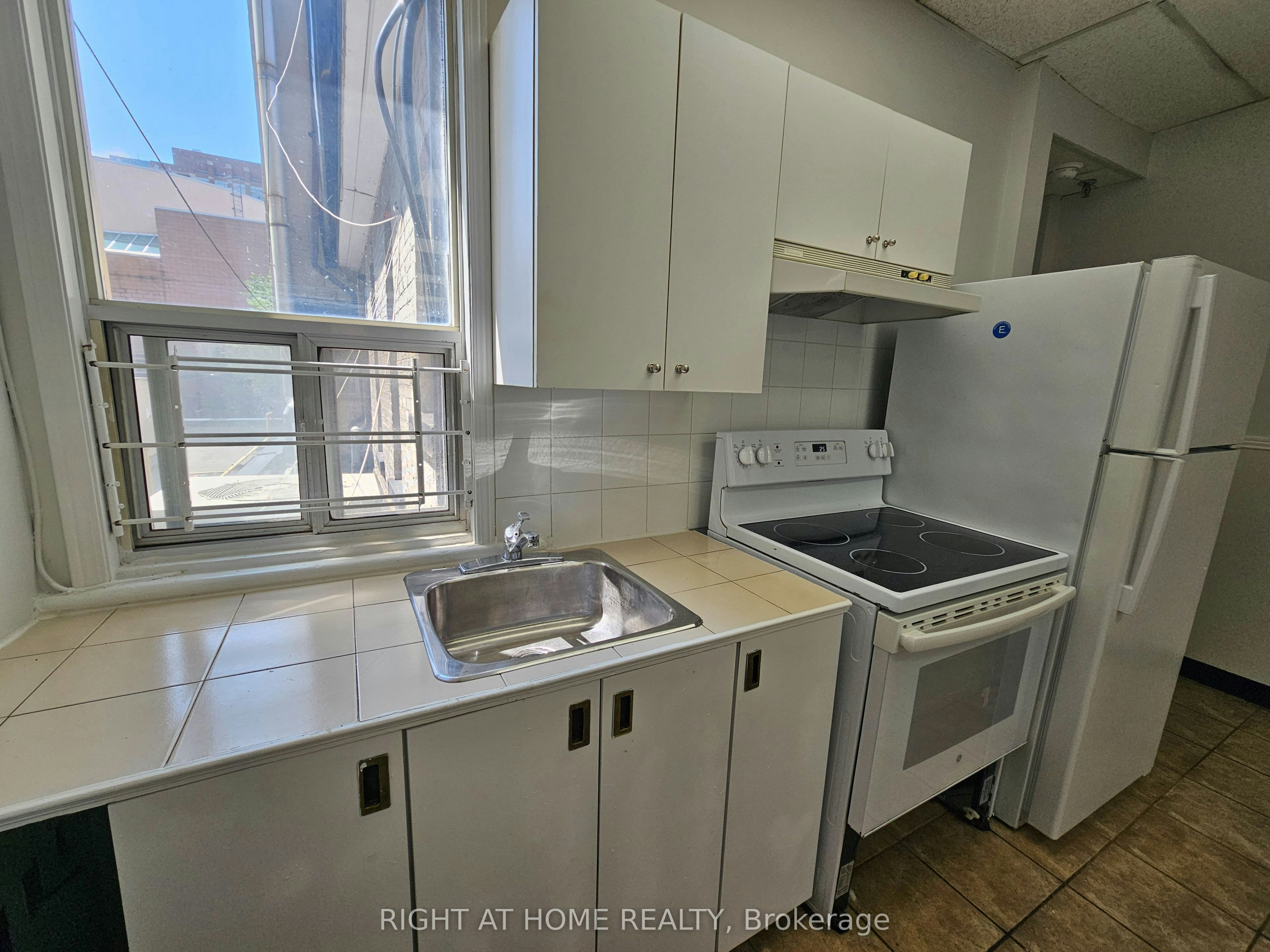 2-516 Yonge Street, Toronto, ON, M4Y 1X9 - 4