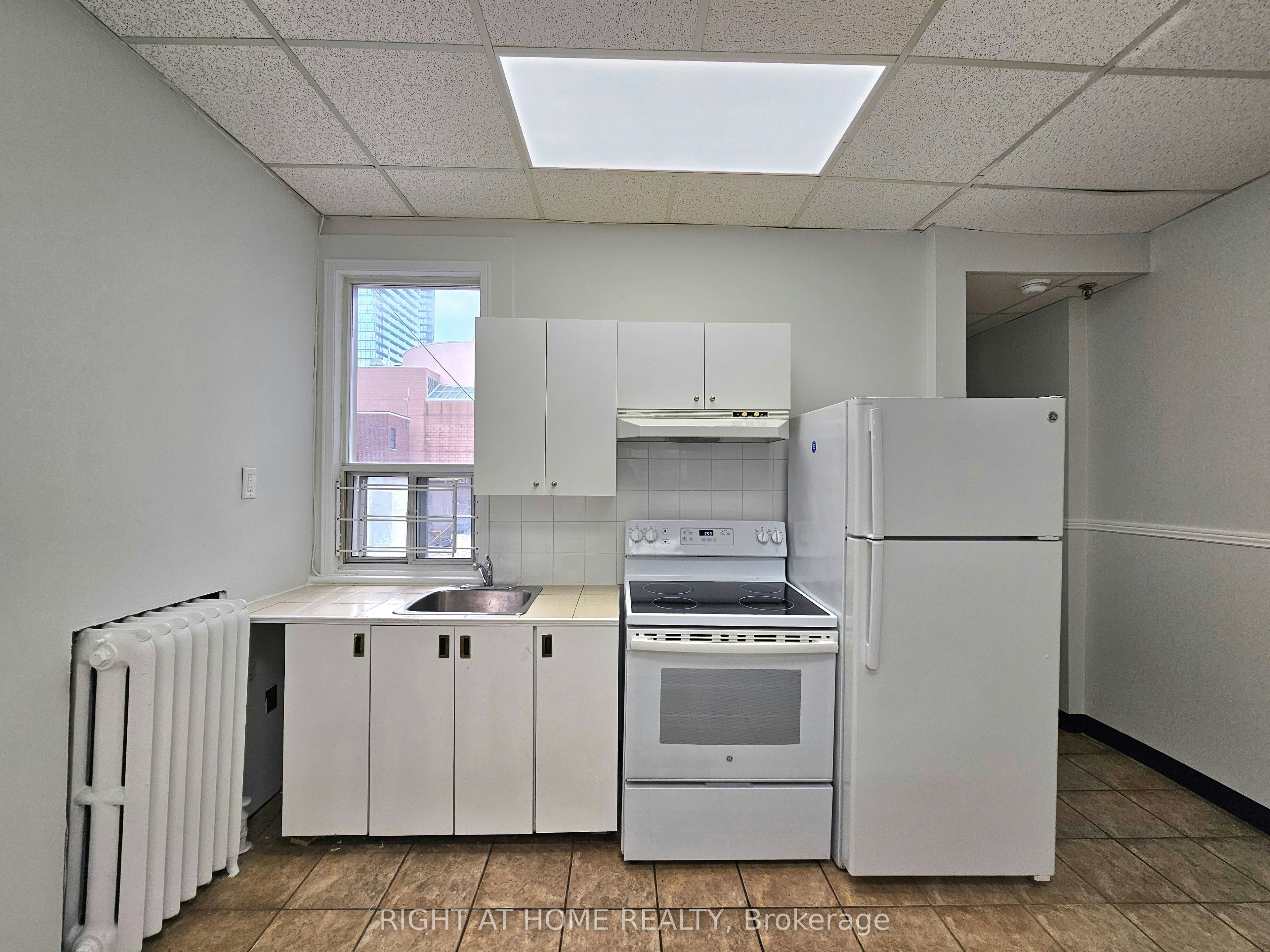 2-516 Yonge Street, Toronto, ON, M4Y 1X9