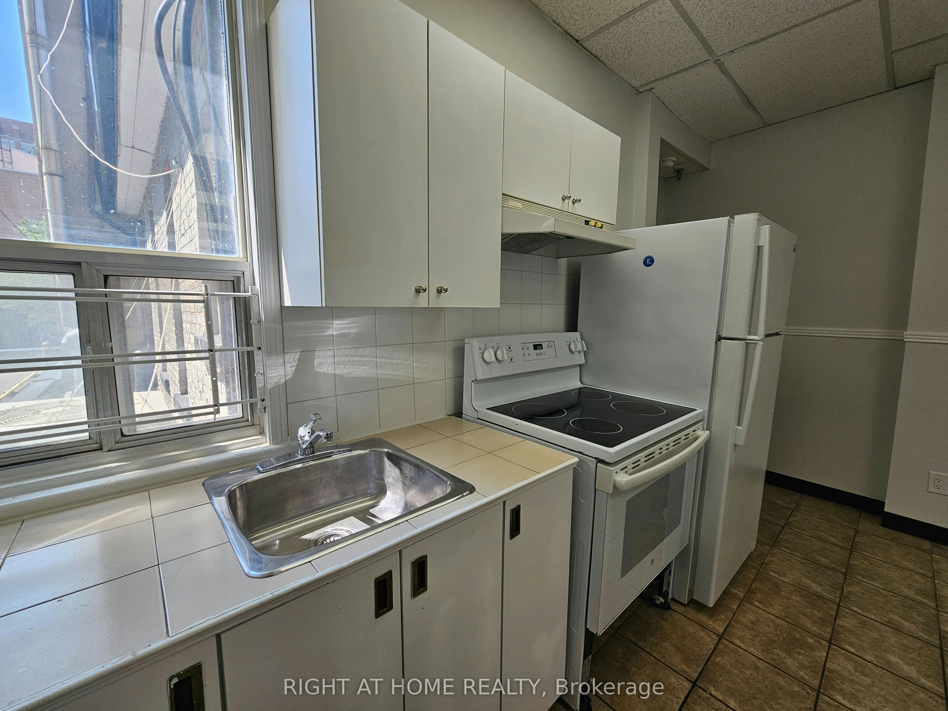 2-516 Yonge Street, Toronto, ON, M4Y 1X9 - 5