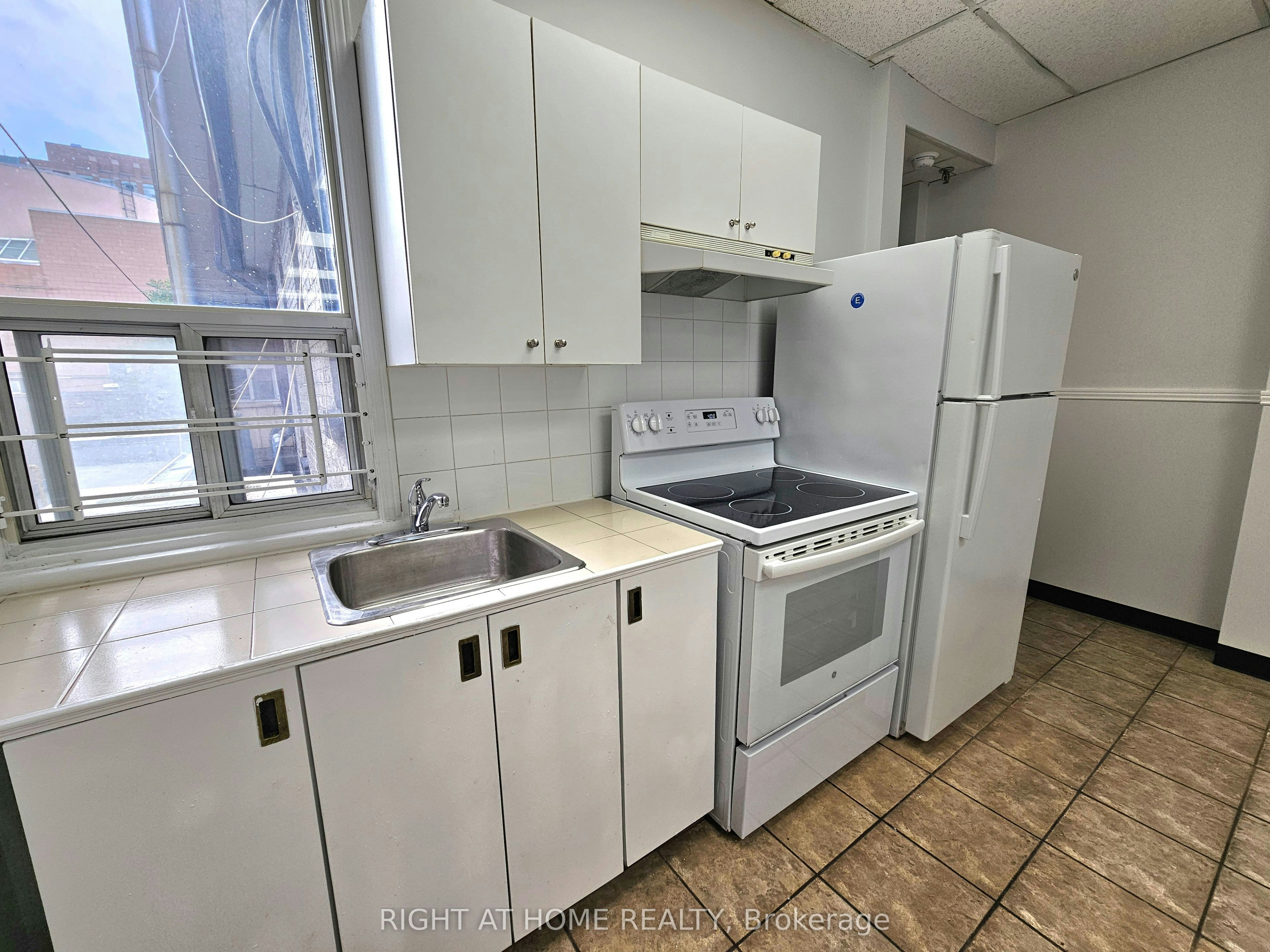 2-516 Yonge Street, Toronto, ON, M4Y 1X9 - 3