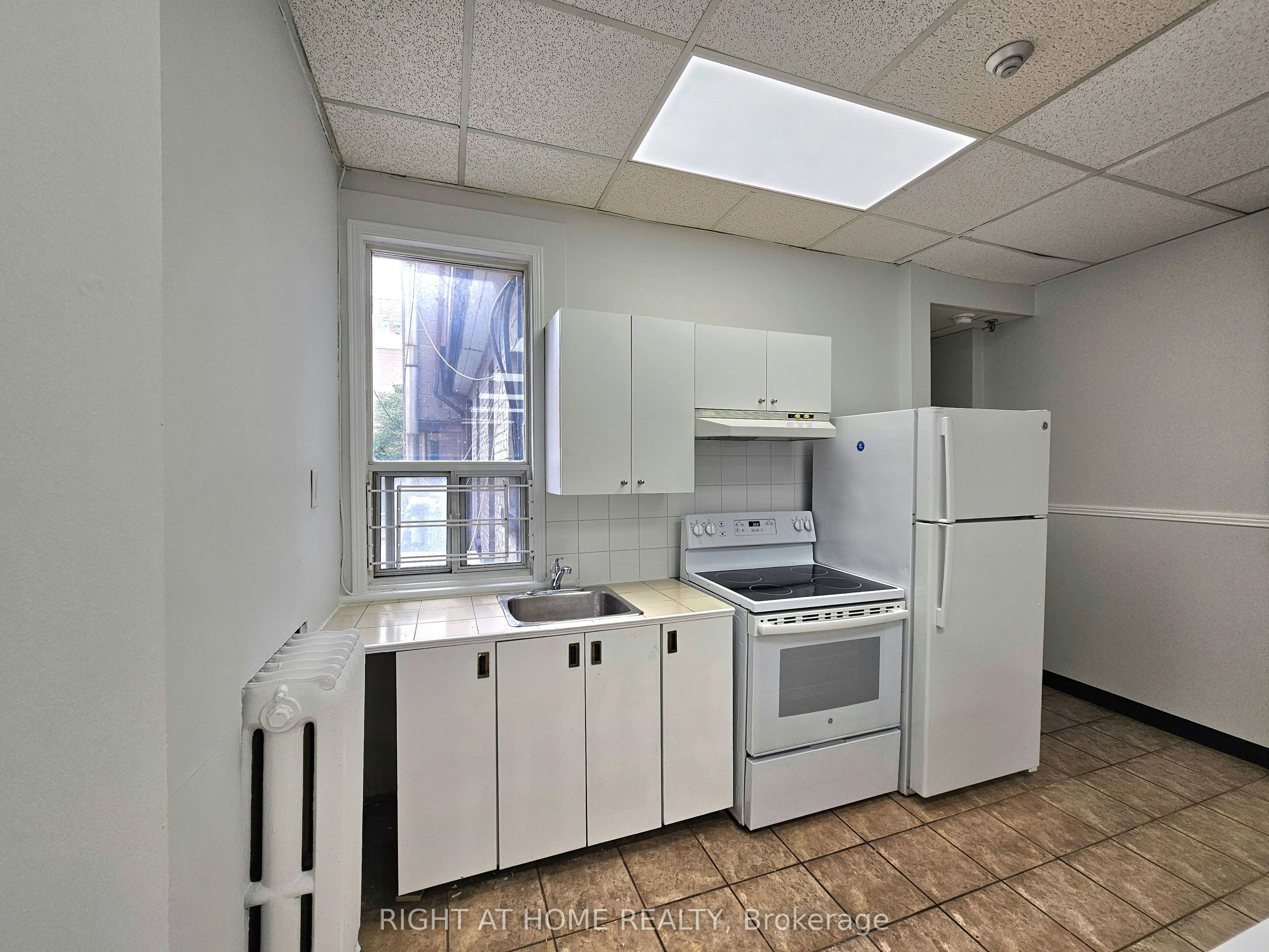 2-516 Yonge Street, Toronto, ON, M4Y 1X9 - 2