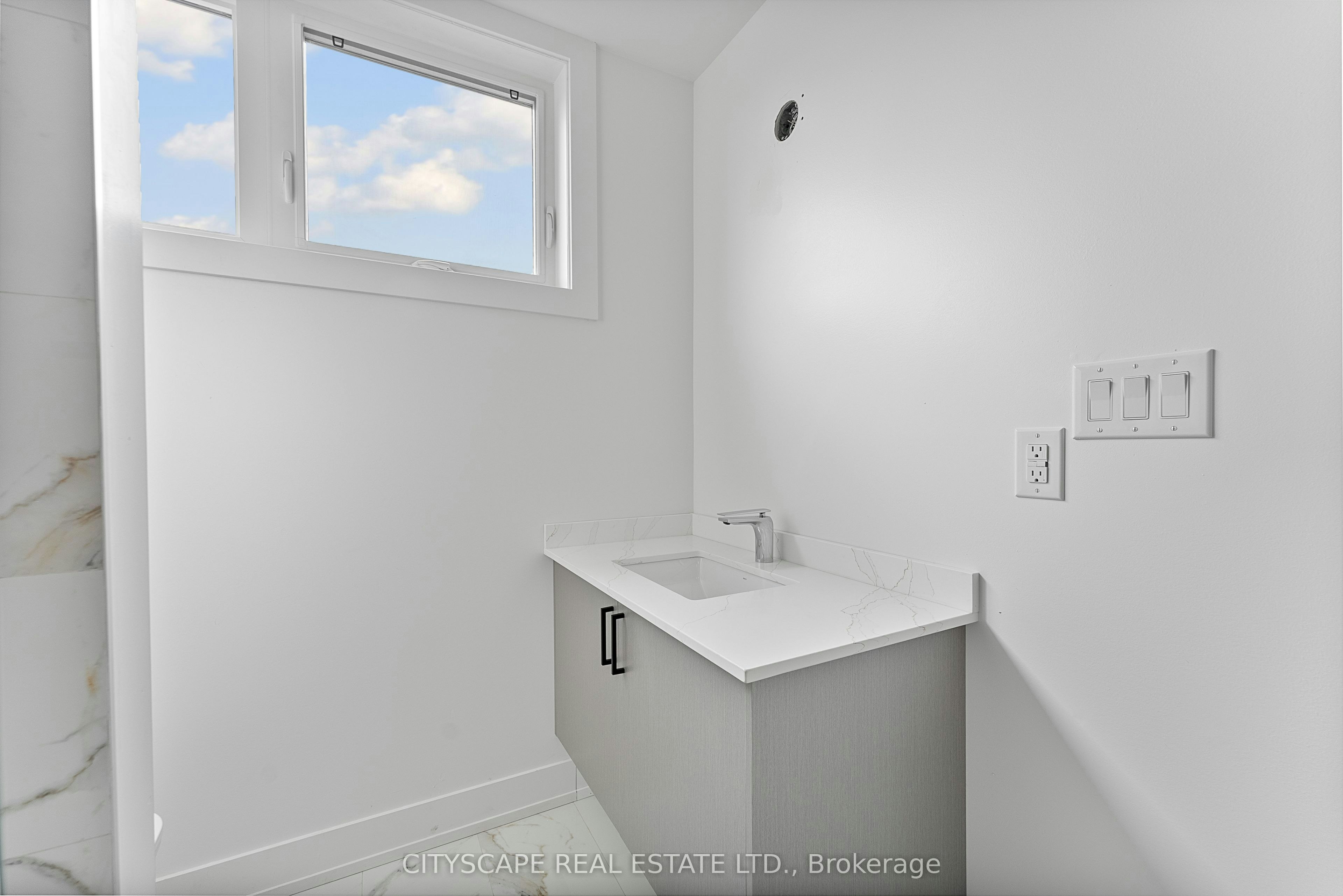 1 - lower-589 Oakwood Avenue, Toronto, ON, M6E 2X8 - 31