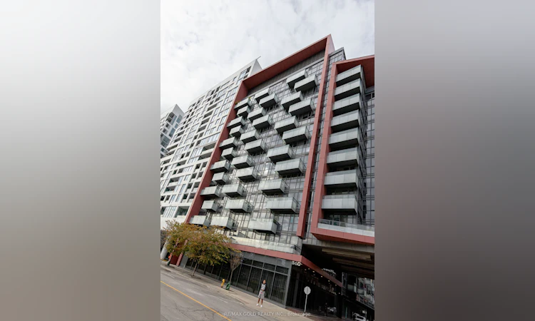 809-560 Front Street W