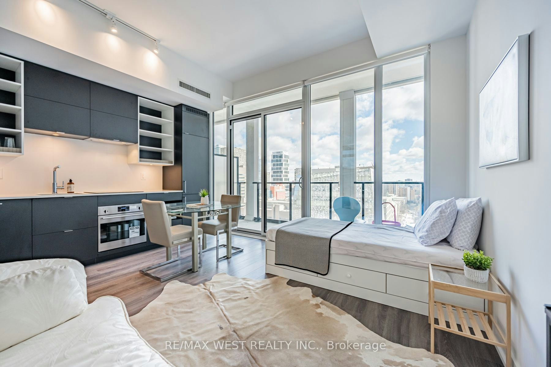1218-20 Edward Street, Toronto, ON, M5G 1C9