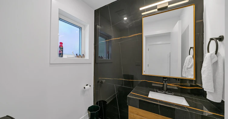 207 Sutherland Drive, Toronto, ON, M4G 1J1 - 9