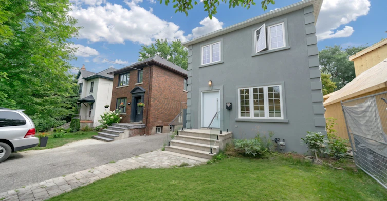 207 Sutherland Drive, Toronto, ON, M4G 1J1