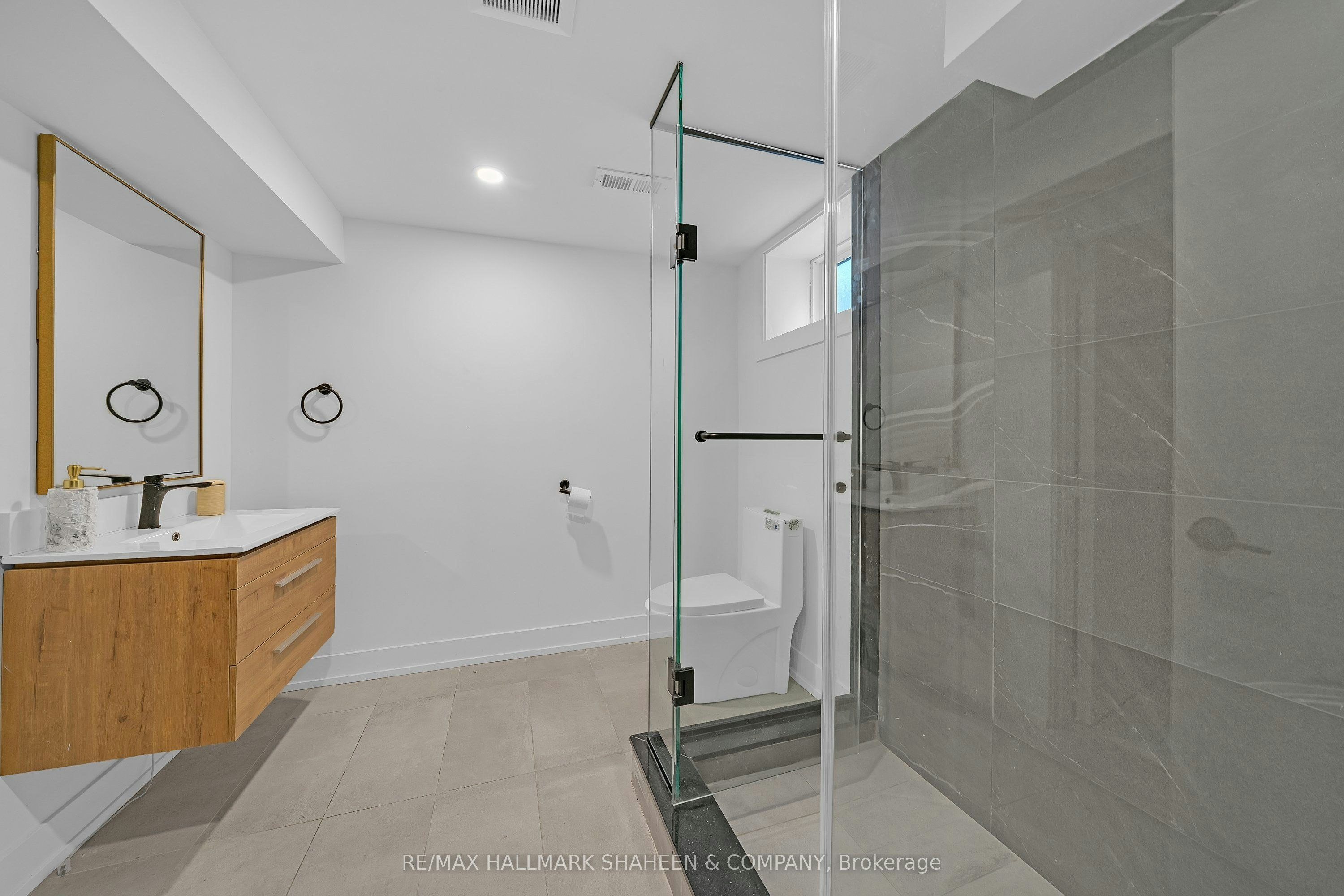 207 Sutherland Drive, Toronto, ON, M4G 1J1 - 44