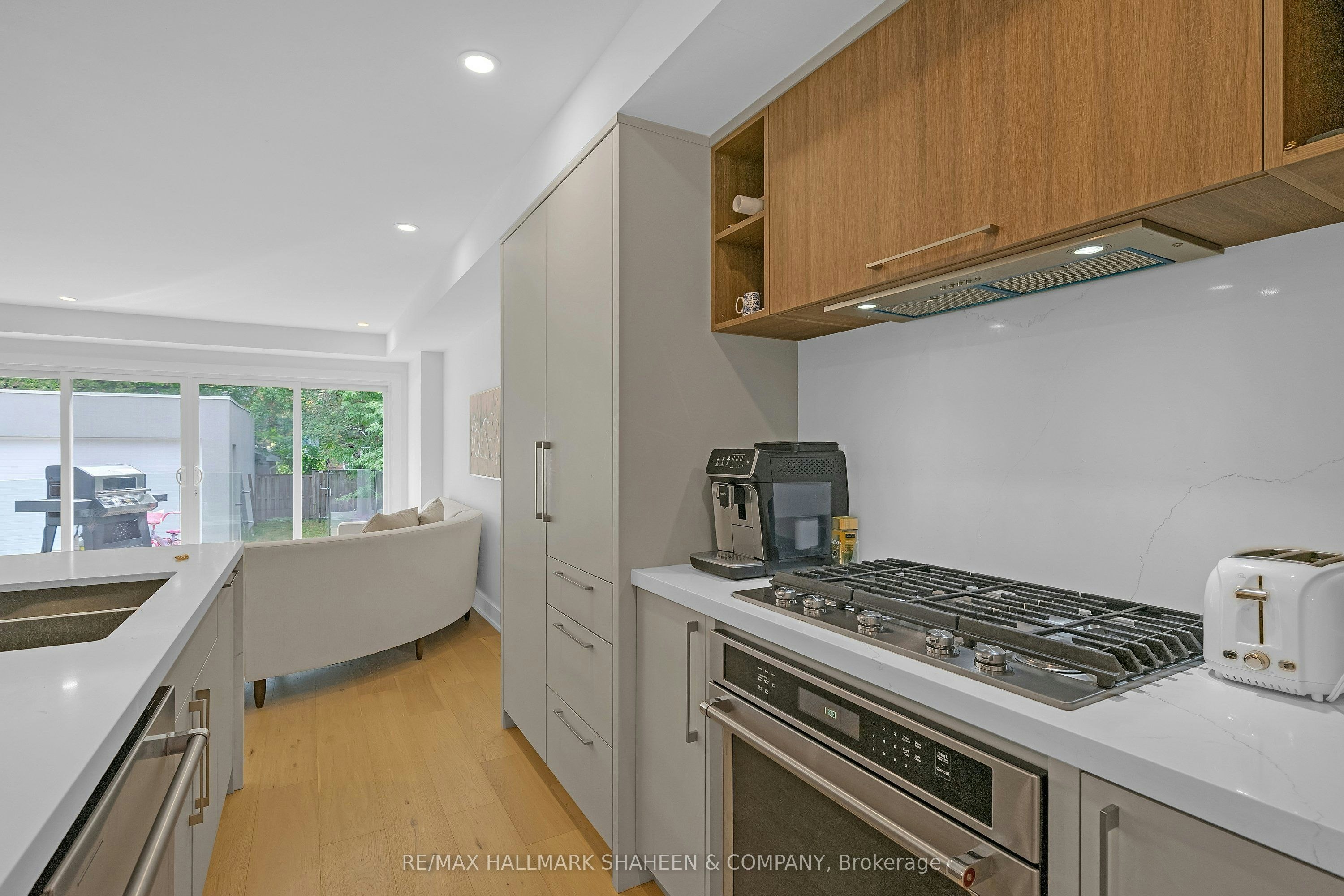 207 Sutherland Drive, Toronto, ON, M4G 1J1 - 13