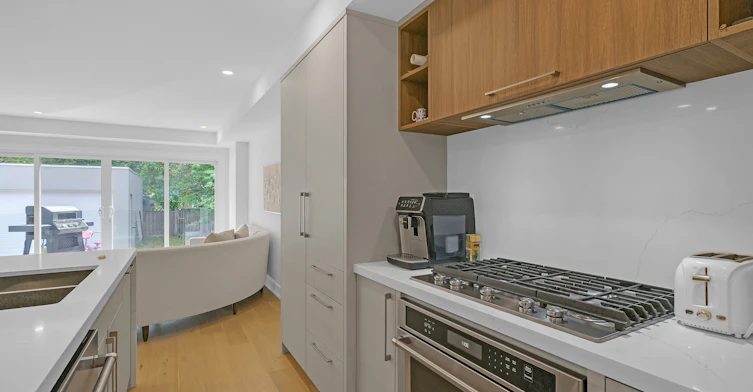 207 Sutherland Drive, Toronto, ON, M4G 1J1 - 13