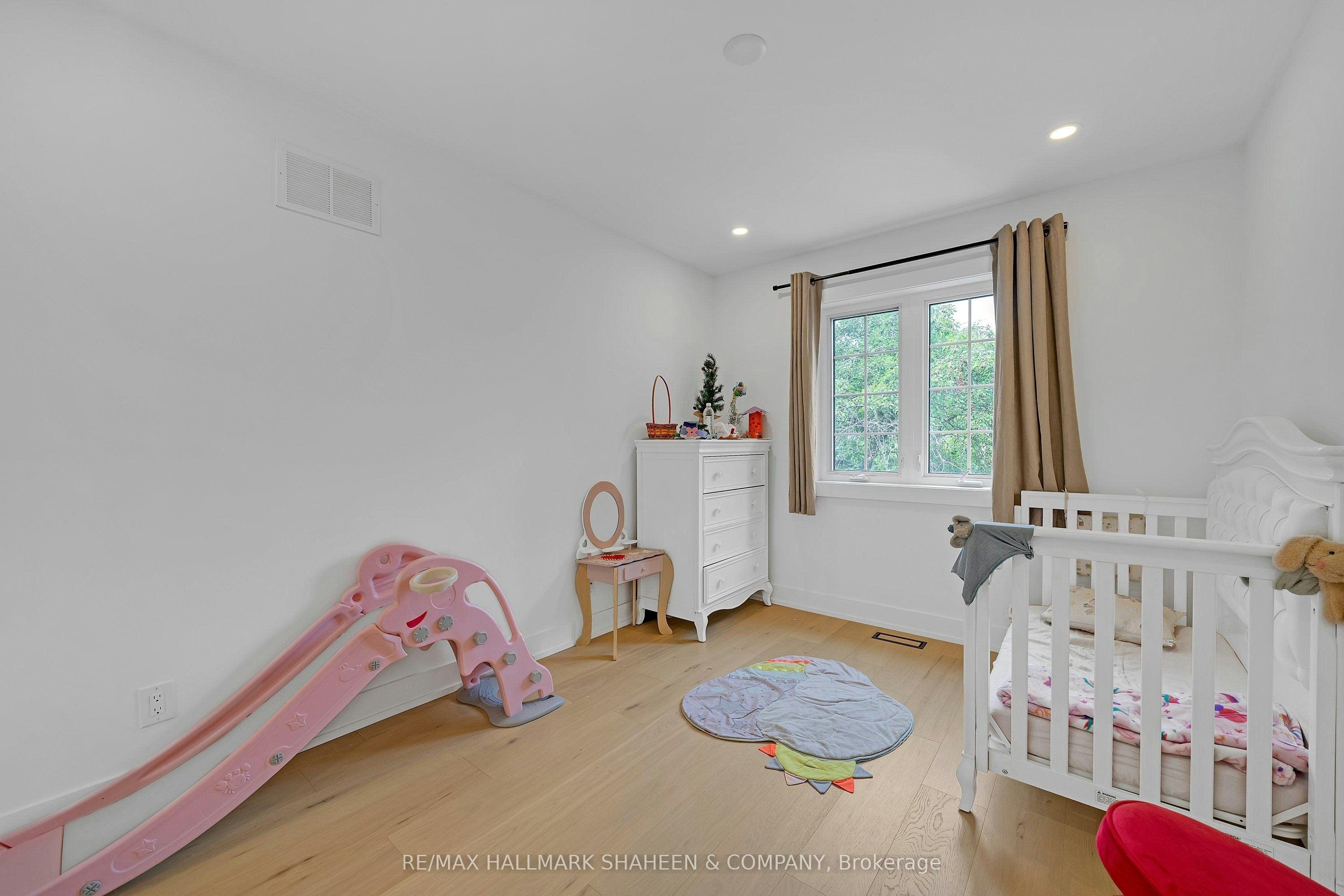 207 Sutherland Drive, Toronto, ON, M4G 1J1 - 32