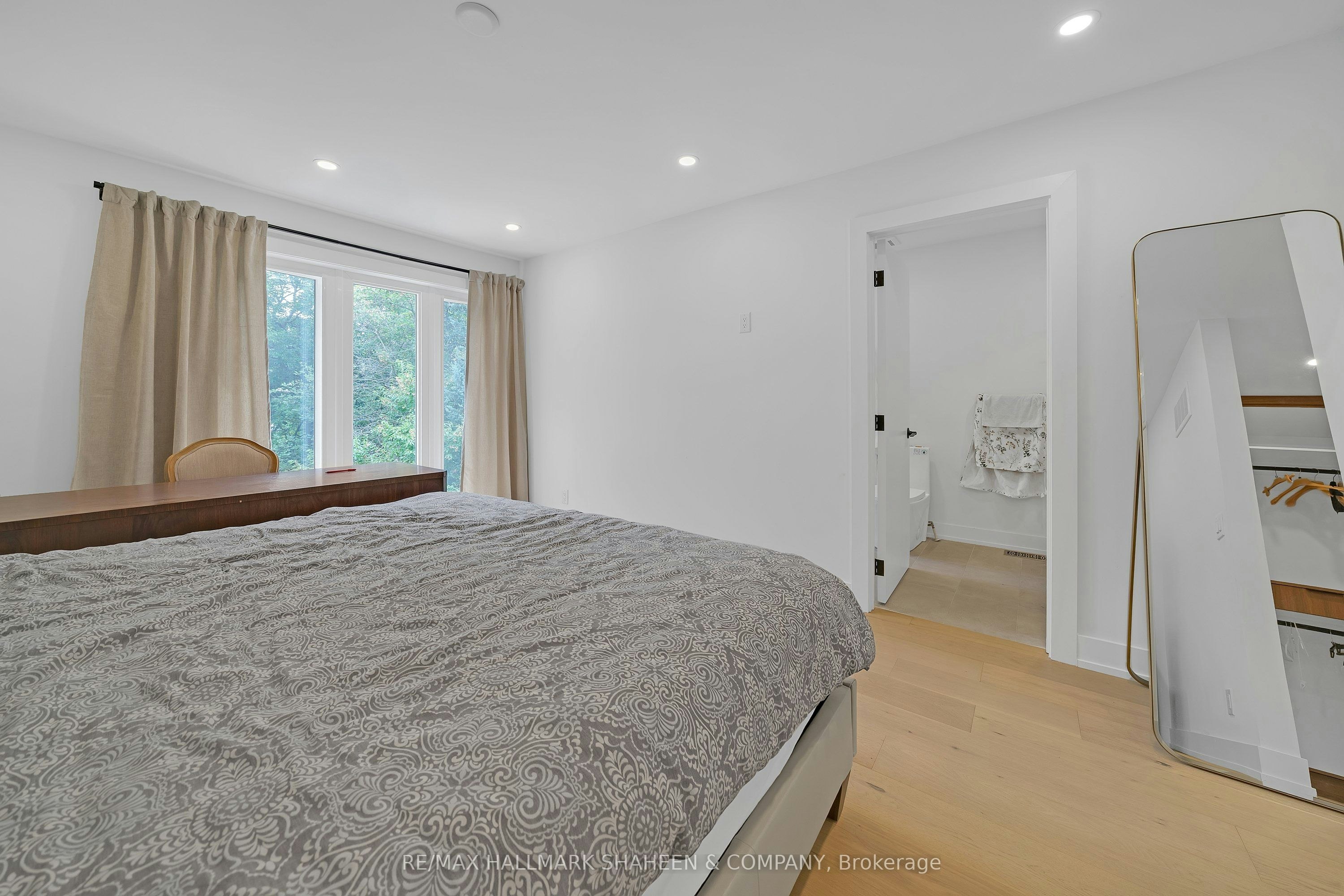 207 Sutherland Drive, Toronto, ON, M4G 1J1 - 24