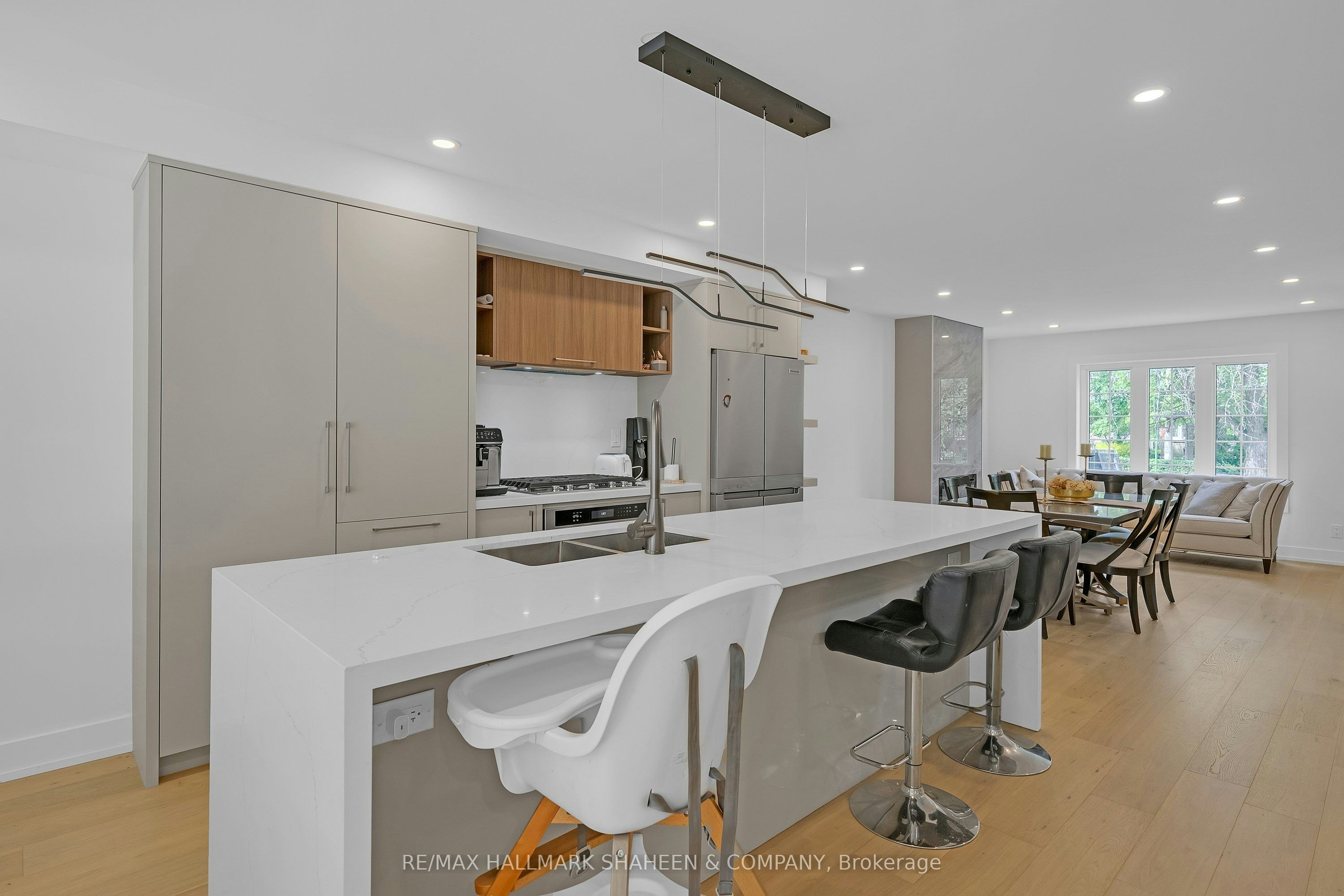 207 Sutherland Drive, Toronto, ON, M4G 1J1 - 12