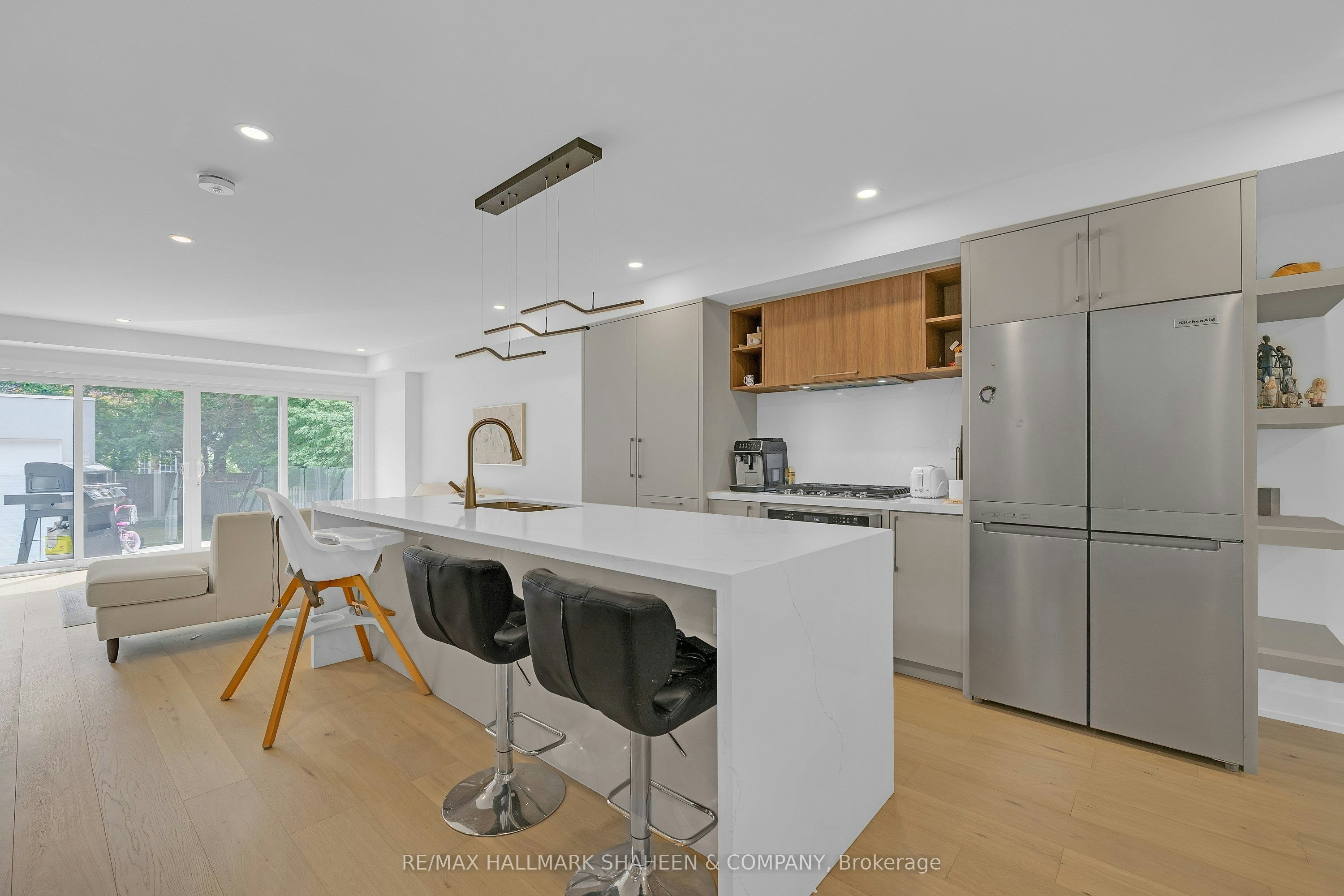 207 Sutherland Drive, Toronto, ON, M4G 1J1 - 10