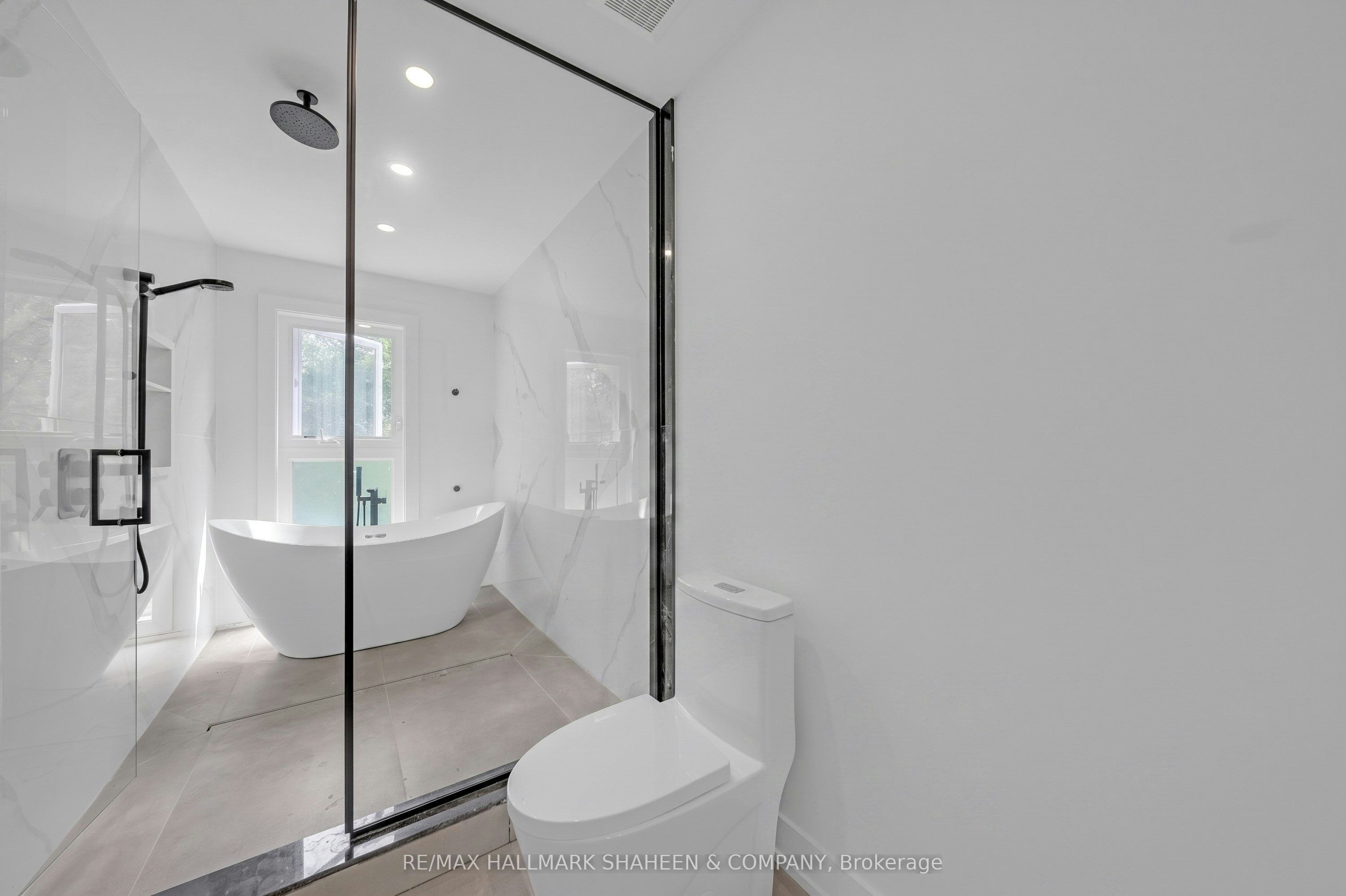 207 Sutherland Drive, Toronto, ON, M4G 1J1 - 26