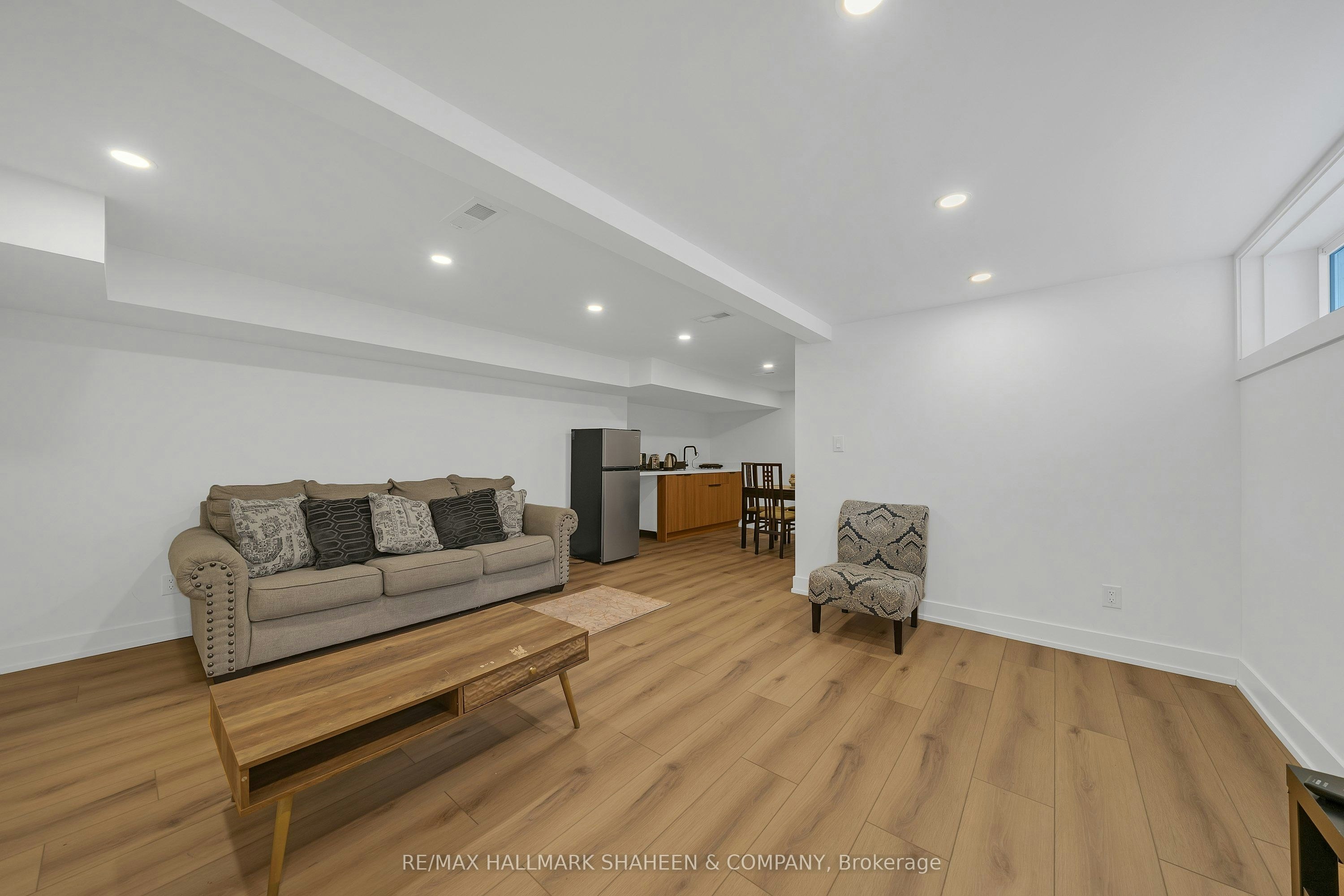 207 Sutherland Drive, Toronto, ON, M4G 1J1 - 42