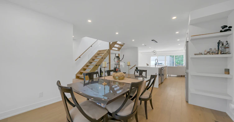 207 Sutherland Drive, Toronto, ON, M4G 1J1 - 6