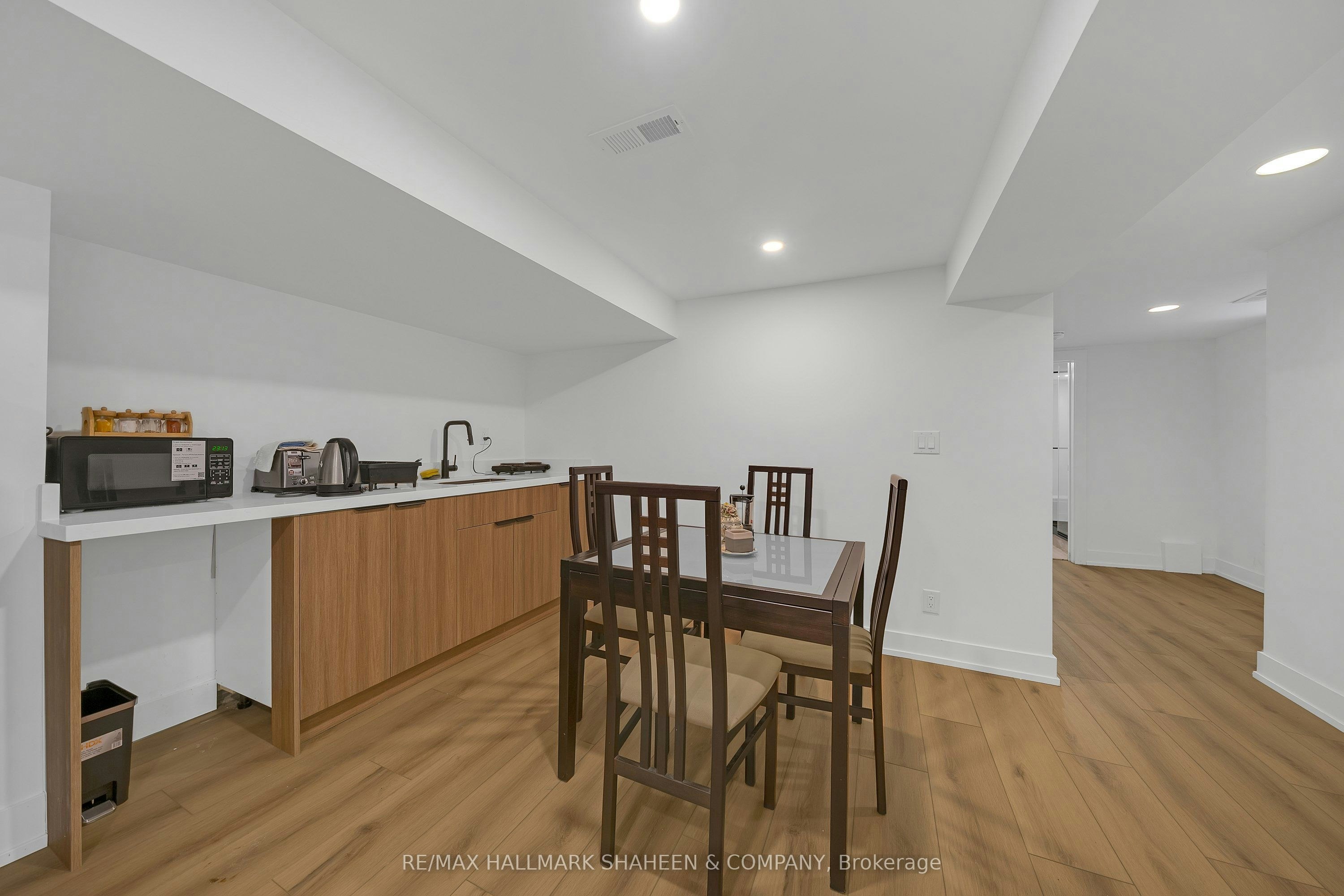 207 Sutherland Drive, Toronto, ON, M4G 1J1 - 39