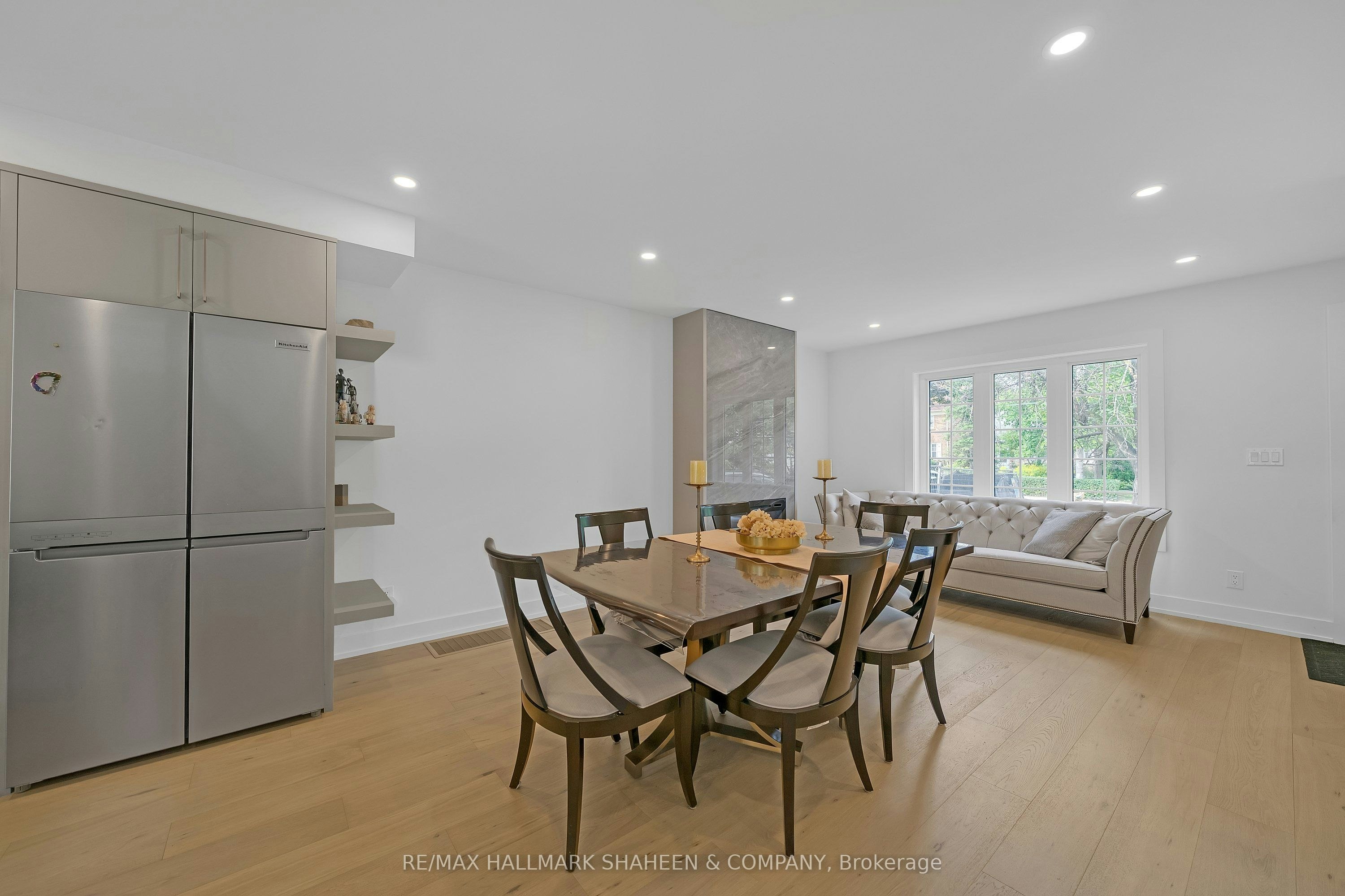 207 Sutherland Drive, Toronto, ON, M4G 1J1 - 8