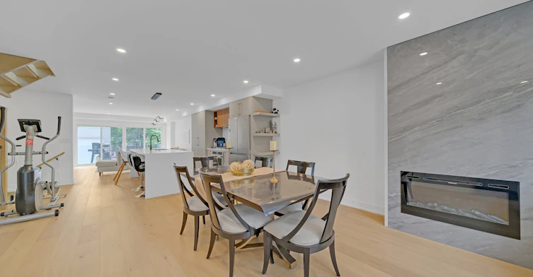 207 Sutherland Drive, Toronto, ON, M4G 1J1 - 4