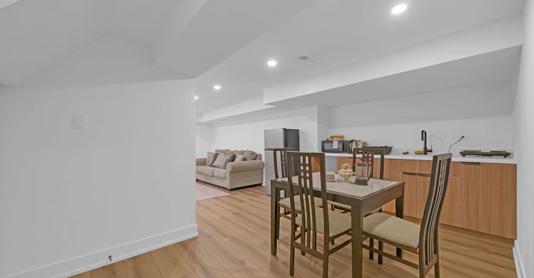 207 Sutherland Drive, Toronto, ON, M4G 1J1 - 38