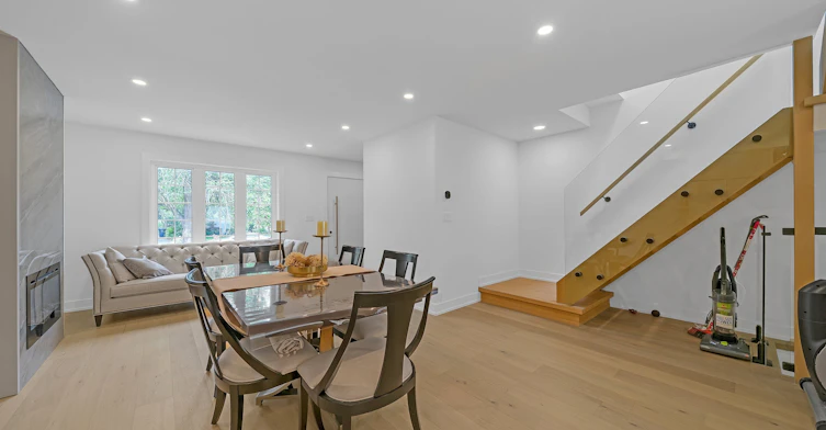 207 Sutherland Drive, Toronto, ON, M4G 1J1 - 7