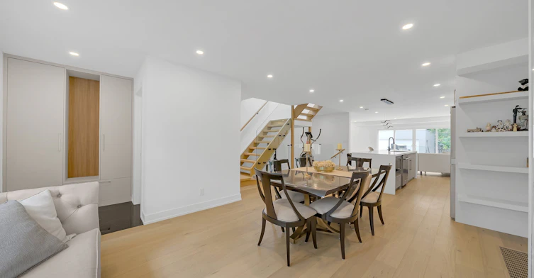 207 Sutherland Drive, Toronto, ON, M4G 1J1 - 5