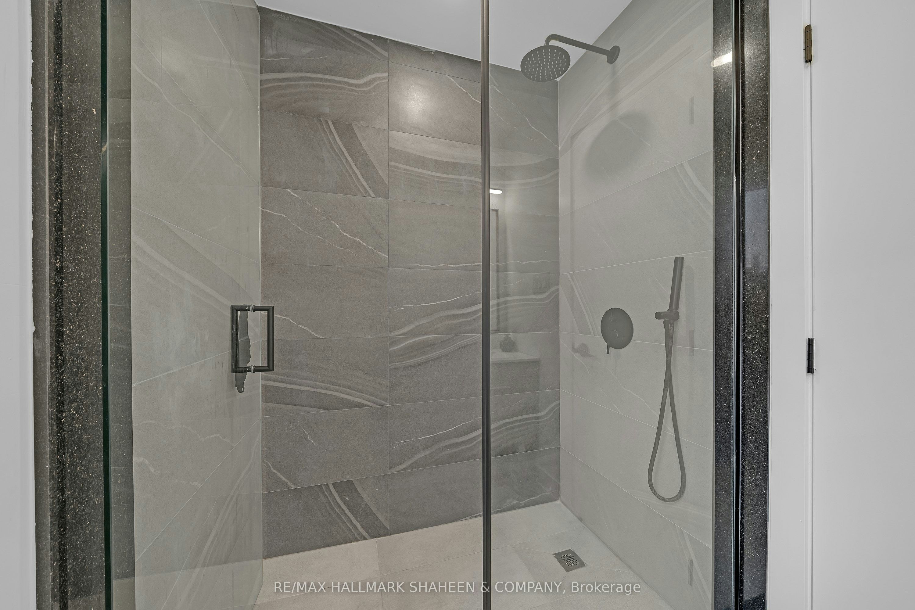 207 Sutherland Drive, Toronto, ON, M4G 1J1 - 33