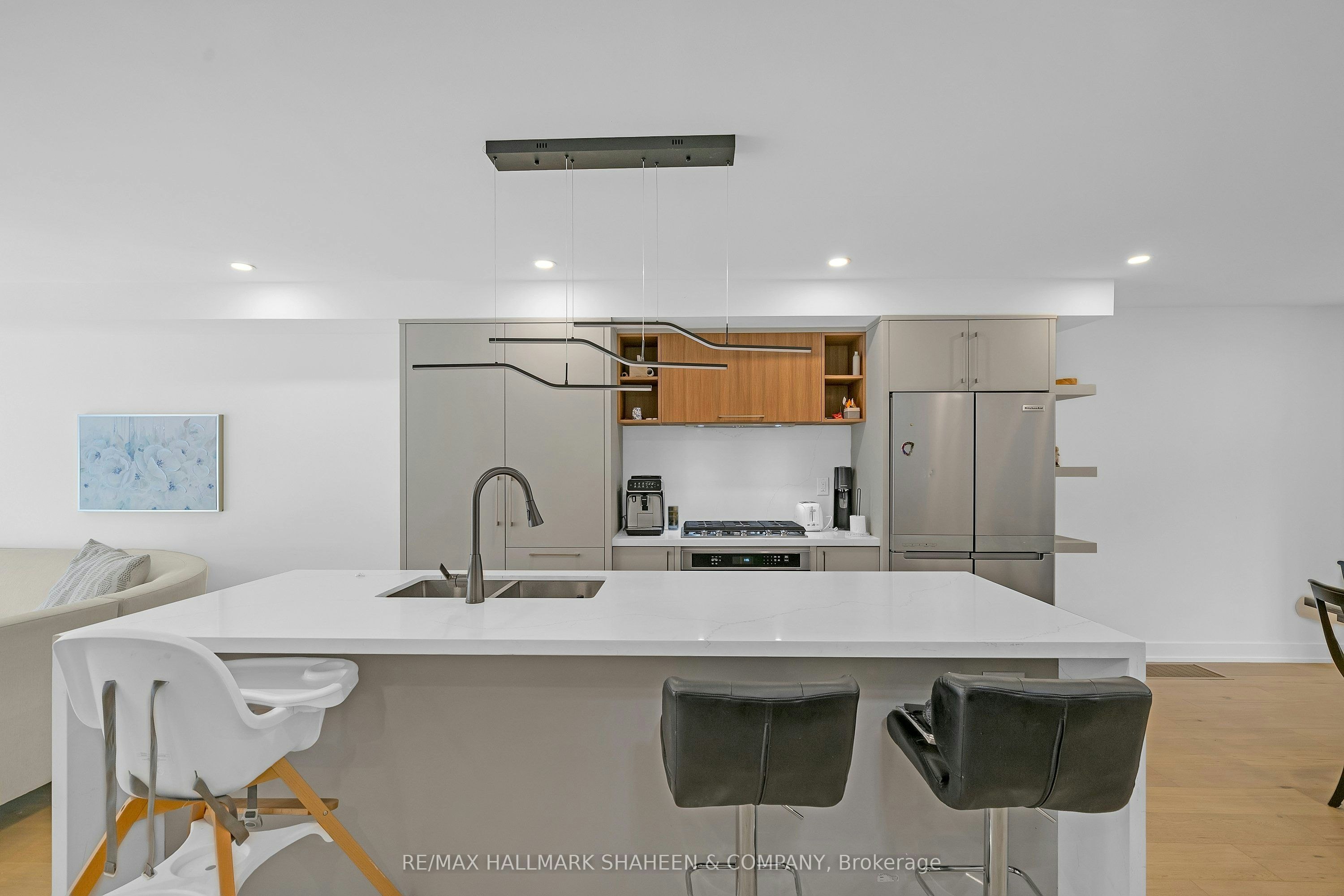 207 Sutherland Drive, Toronto, ON, M4G 1J1 - 11