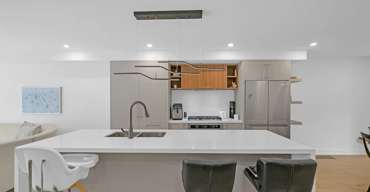 207 Sutherland Drive, Toronto, ON, M4G 1J1 - 11