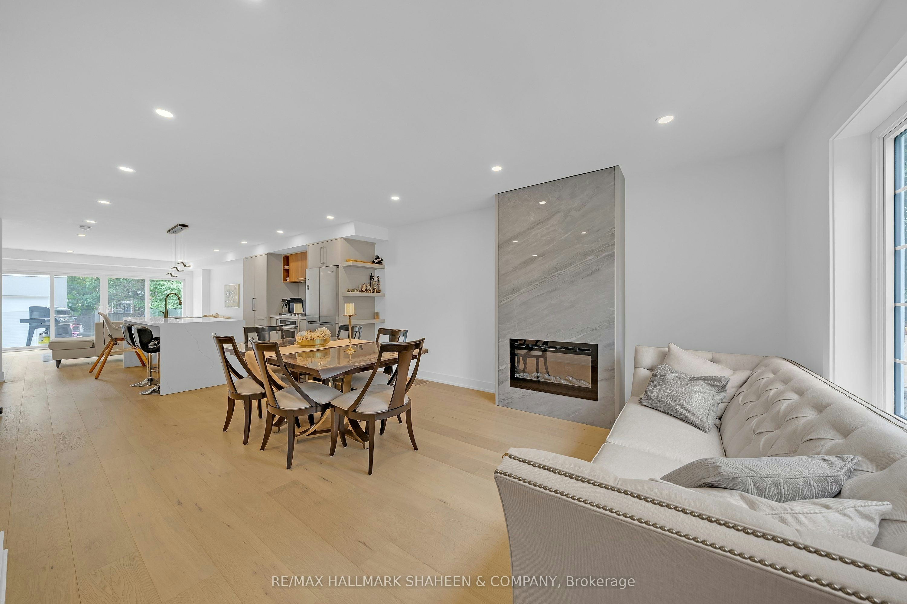 207 Sutherland Drive, Toronto, ON, M4G 1J1 - 2