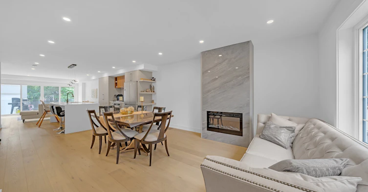 207 Sutherland Drive, Toronto, ON, M4G 1J1 - 2