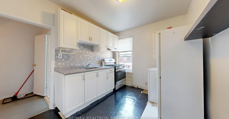 Upper-32 Macklem Avenue, Toronto, ON, M6J 3M2 - 22
