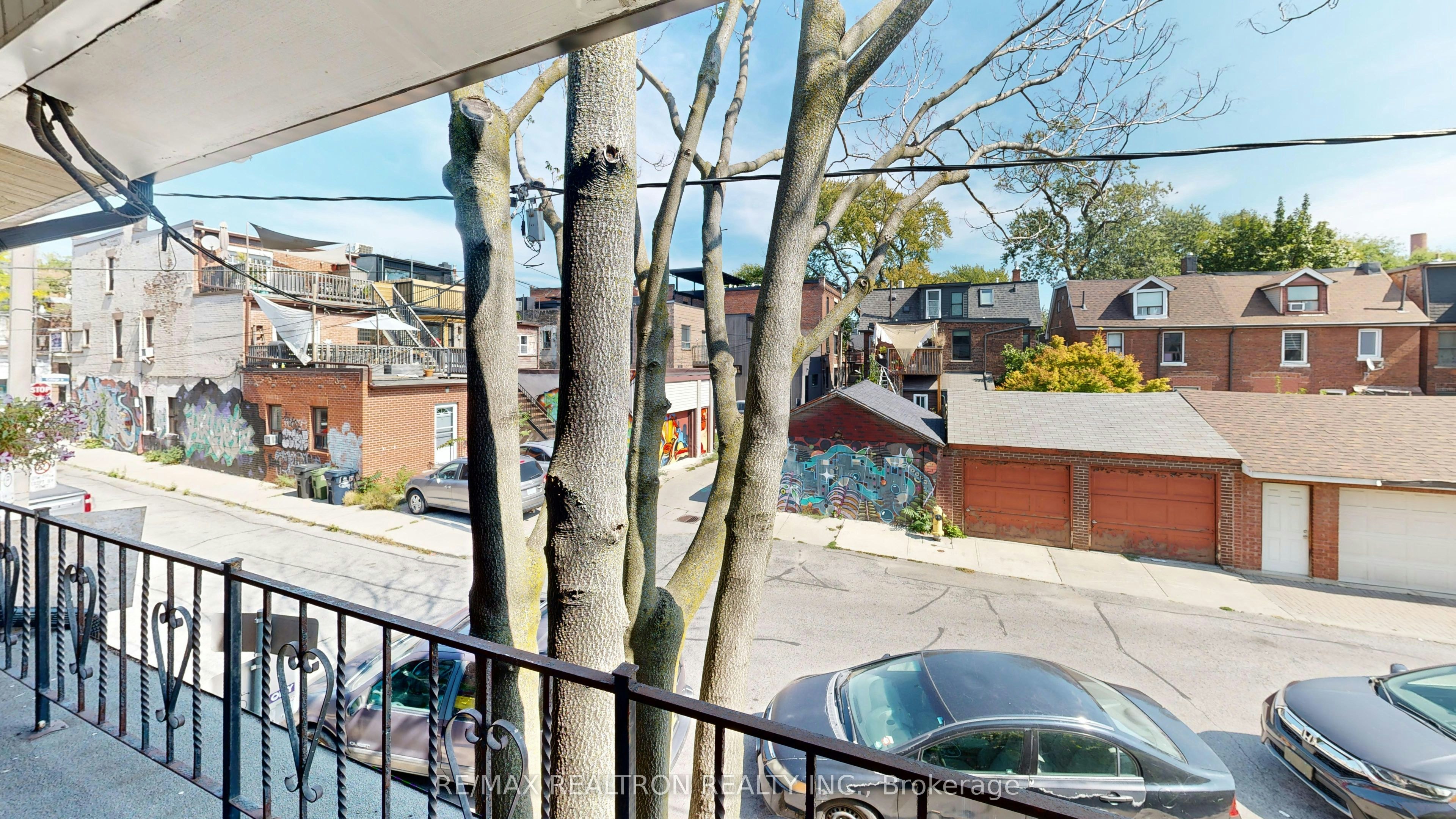 Upper-32 Macklem Avenue, Toronto, ON, M6J 3M2 - 25