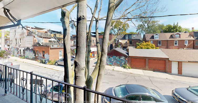 Upper-32 Macklem Avenue, Toronto, ON, M6J 3M2 - 25