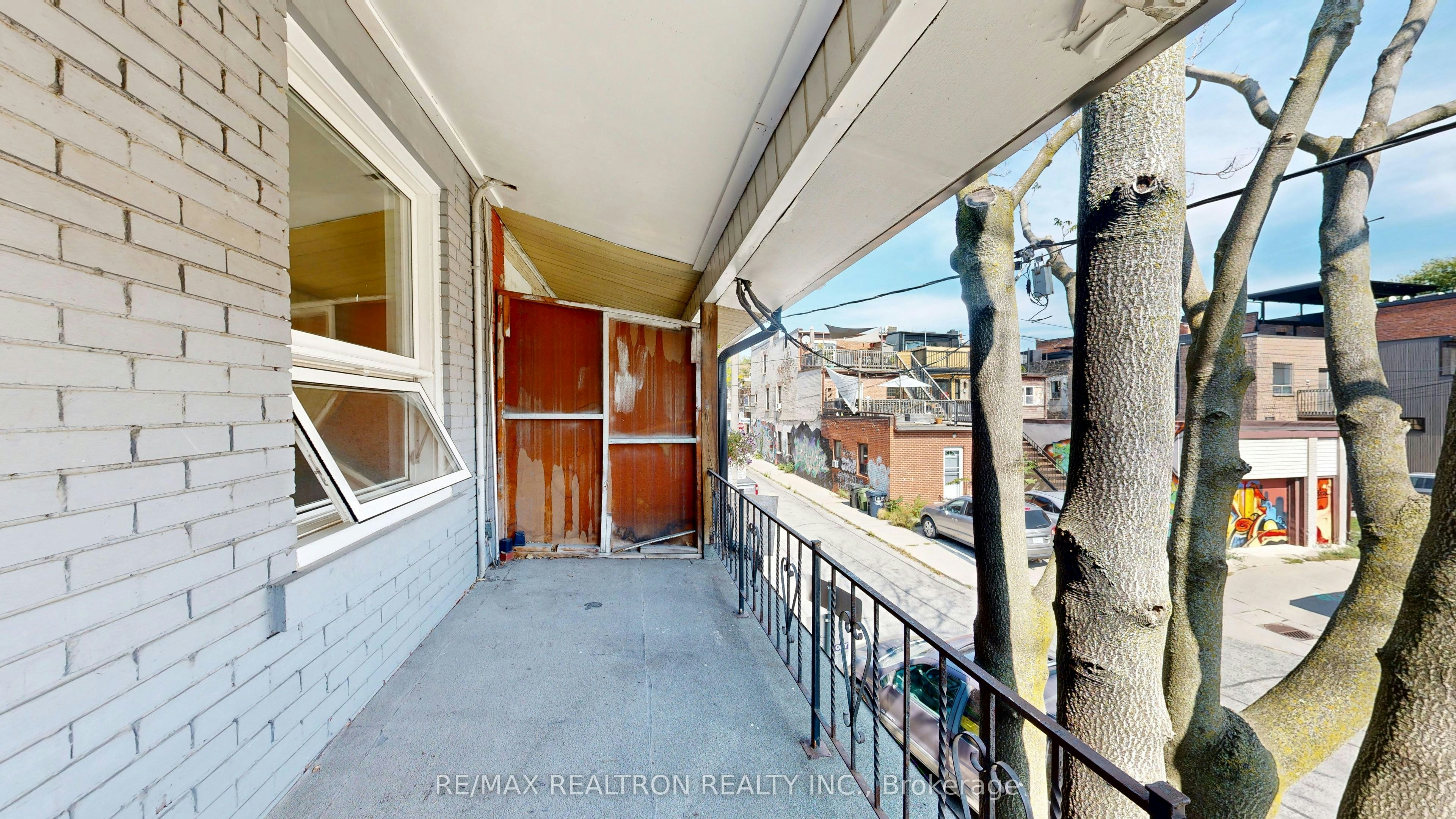 Upper-32 Macklem Avenue, Toronto, ON, M6J 3M2 - 23